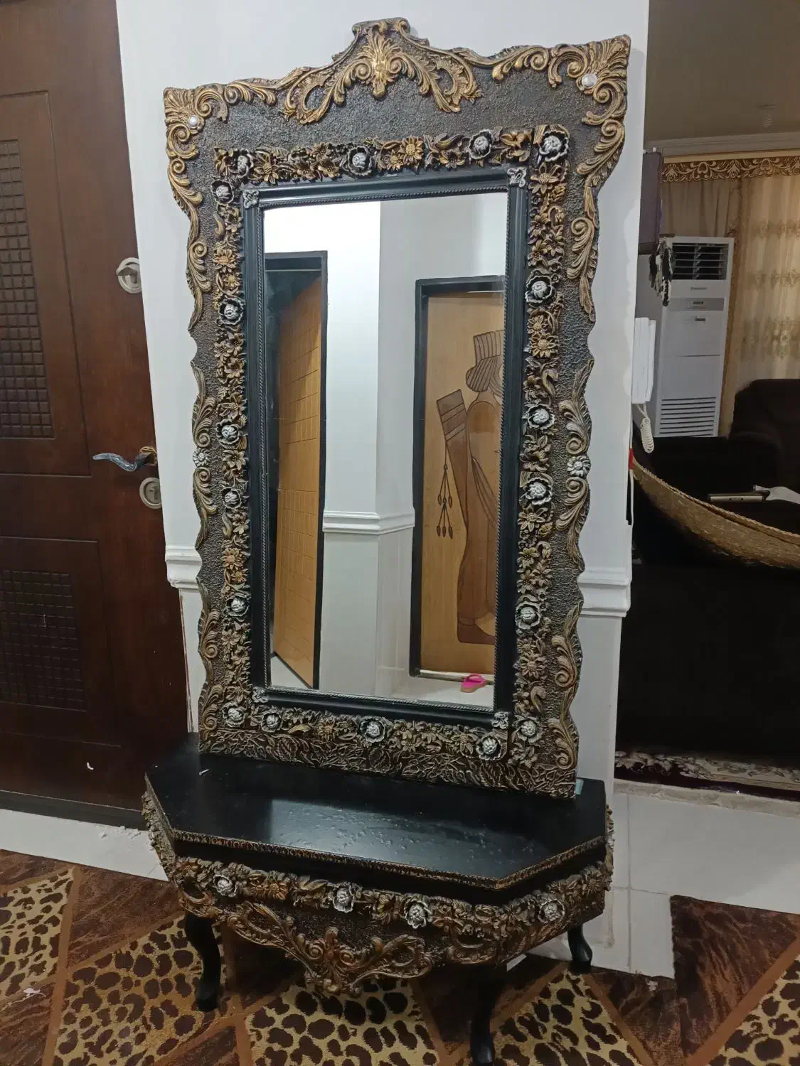 آینه|آینه|بندر دیر, |دیوار