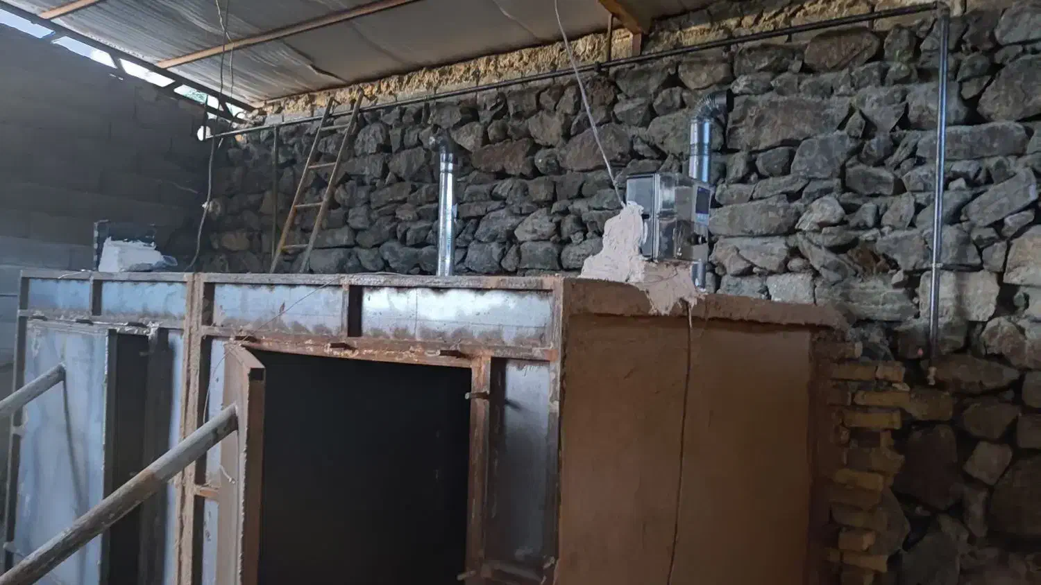 یک عدد کوره زغال کبابی با وسایل|ابزارآلات|سنندج, |دیوار