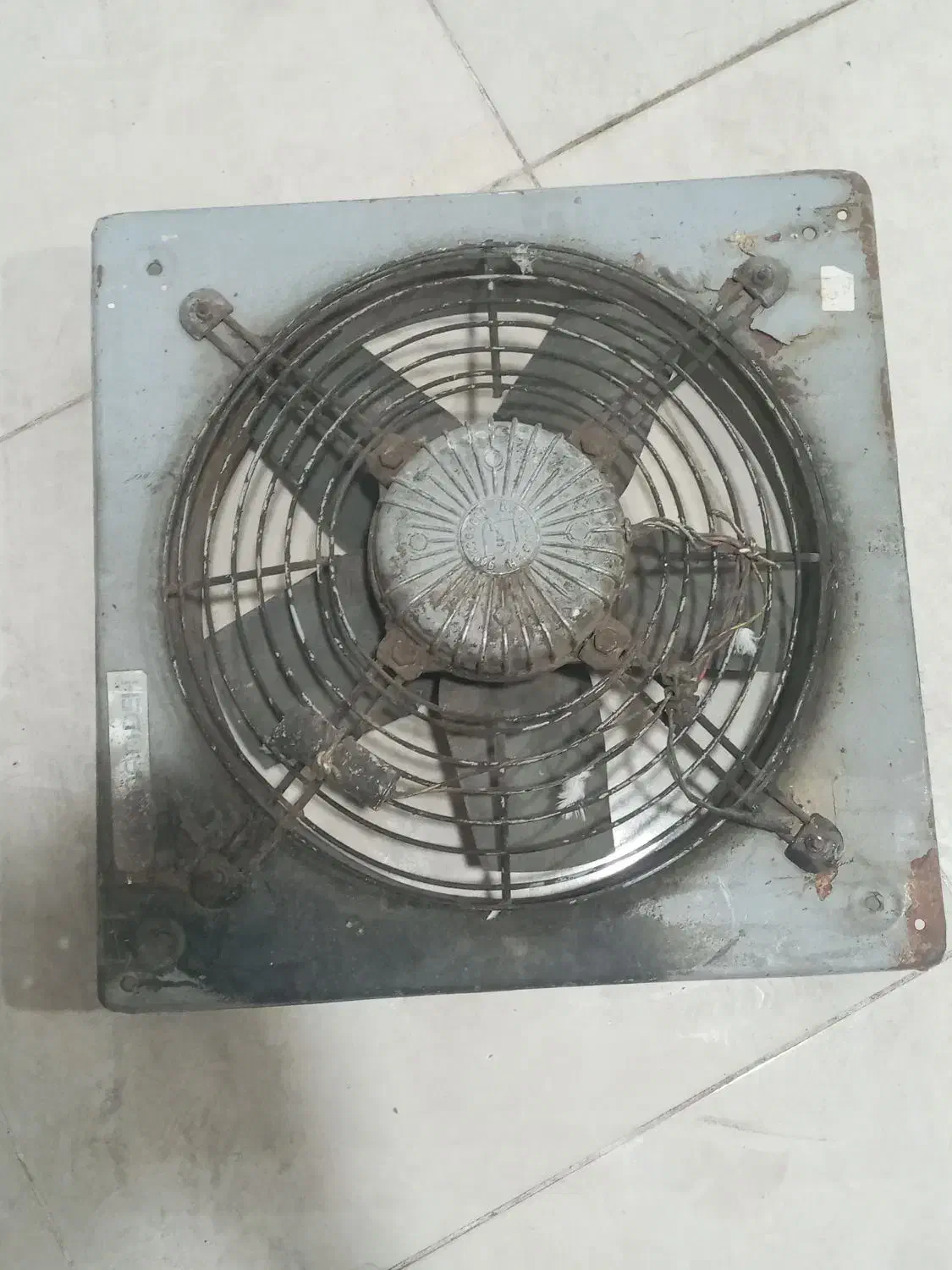 هوا کش موتور بزرگ|پنکه و تصفیه‌کنندهٔ هوا|تبریز, |دیوار