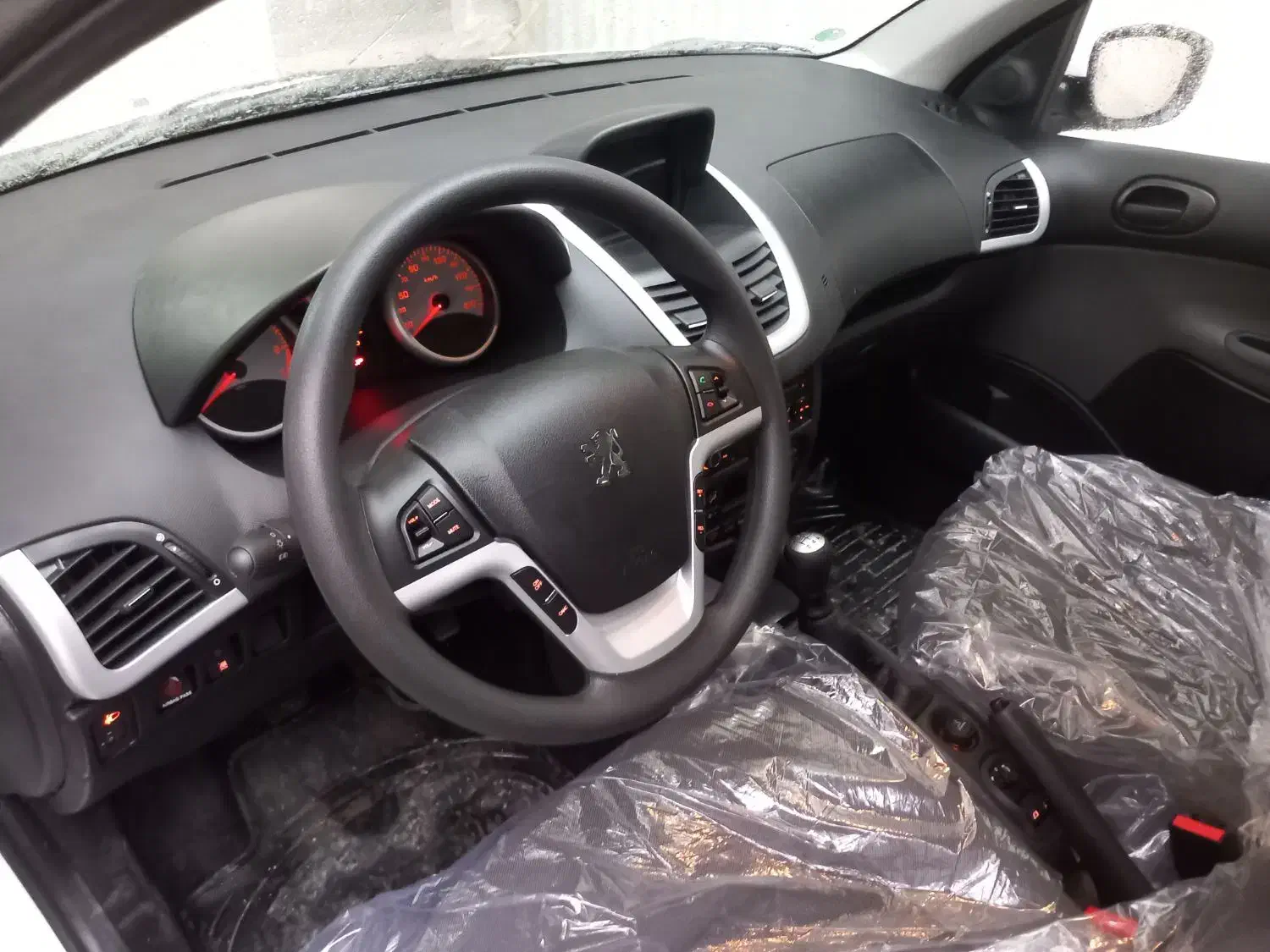 پژو۲۰۷مدل۴۰۲خشک|خودرو سواری و وانت|کرمانشاه, |دیوار