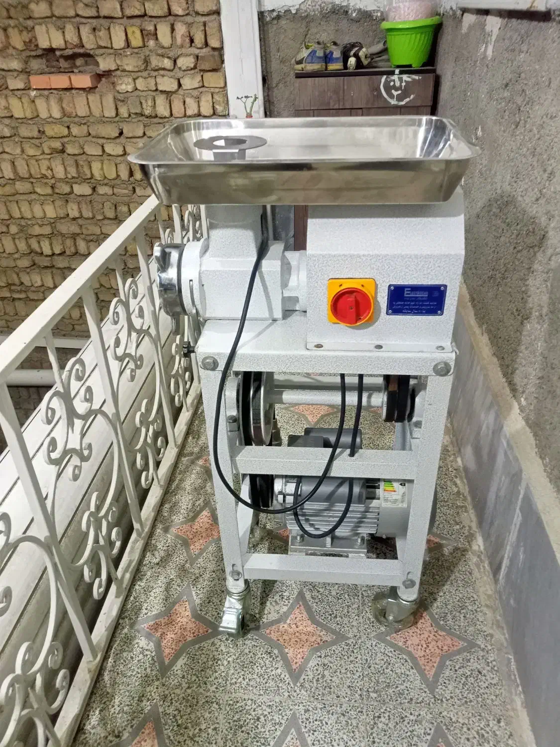 خریدار چرخ کوشت لوازم رستوران. یخچال. کوکا همه نو|کافی‌شاپ و رستوران|تهران, تهرانسر مرکزی|دیوار