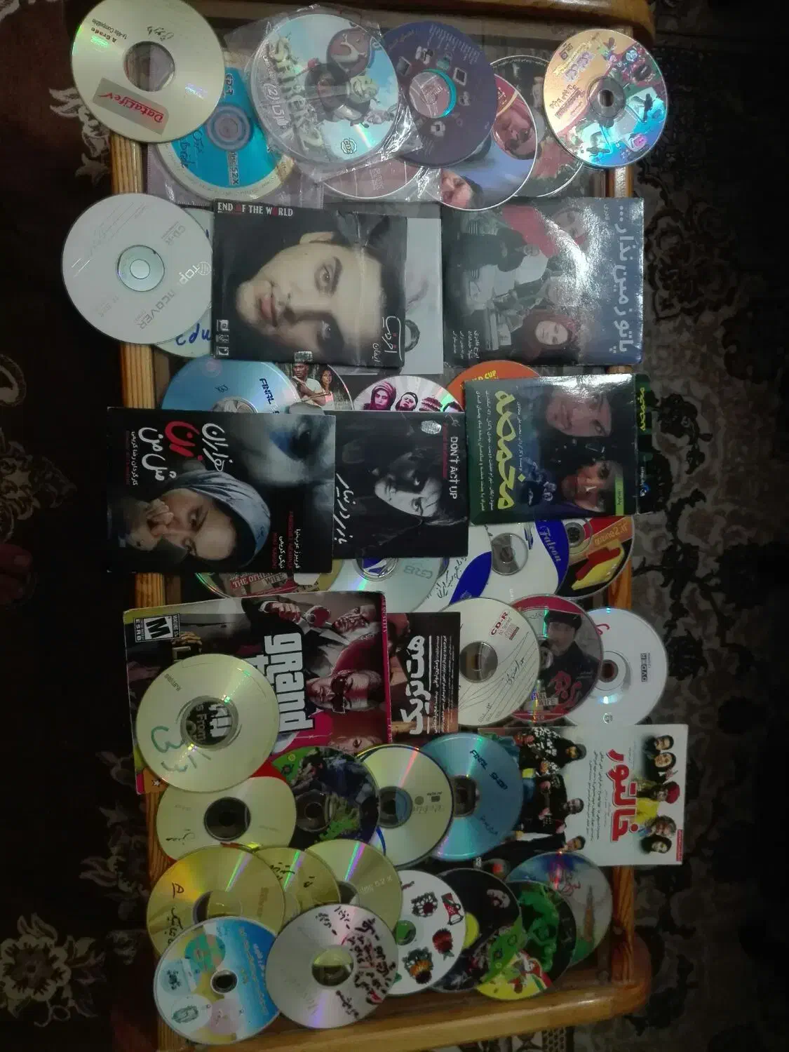 60 عدد سی دی و دی وی دی نوستالژی قدیمی|فیلم و موسیقی|کاشان, فاز ۱ ناجی آباد|دیوار