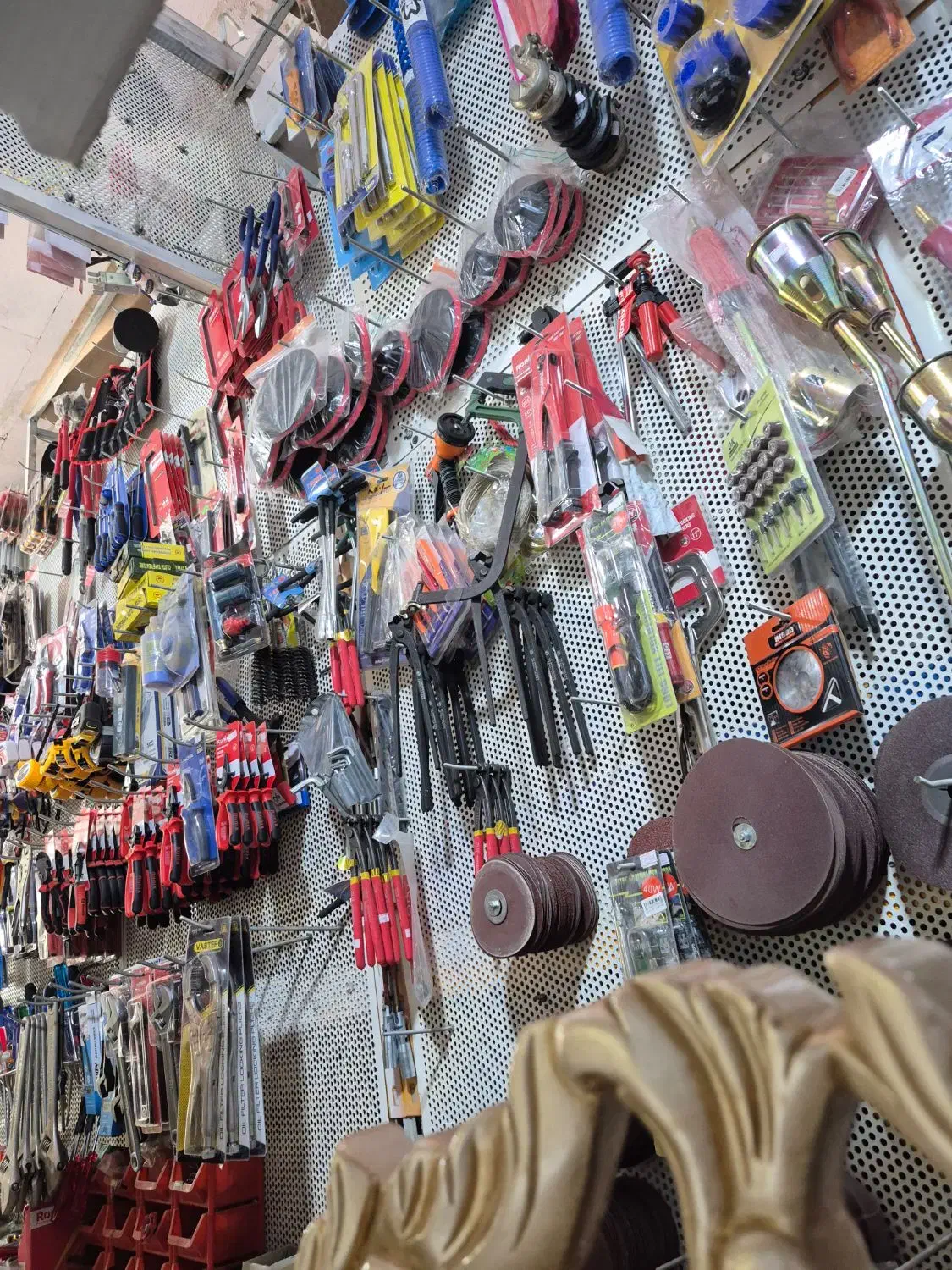 فروشنده اشنا به کامپیوتر|استخدام رایانه و فناوری اطلاعات|آشخانه, |دیوار