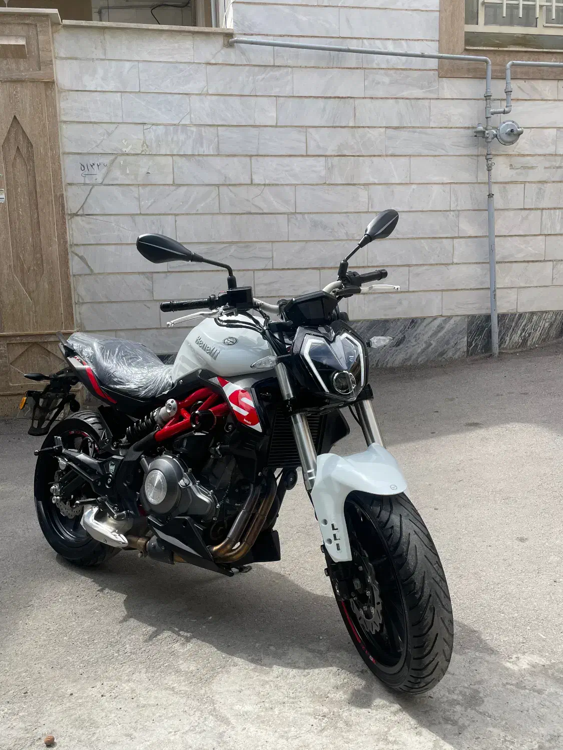 بنلی جفت سیلندر|موتورسیکلت|بروجرد, |دیوار