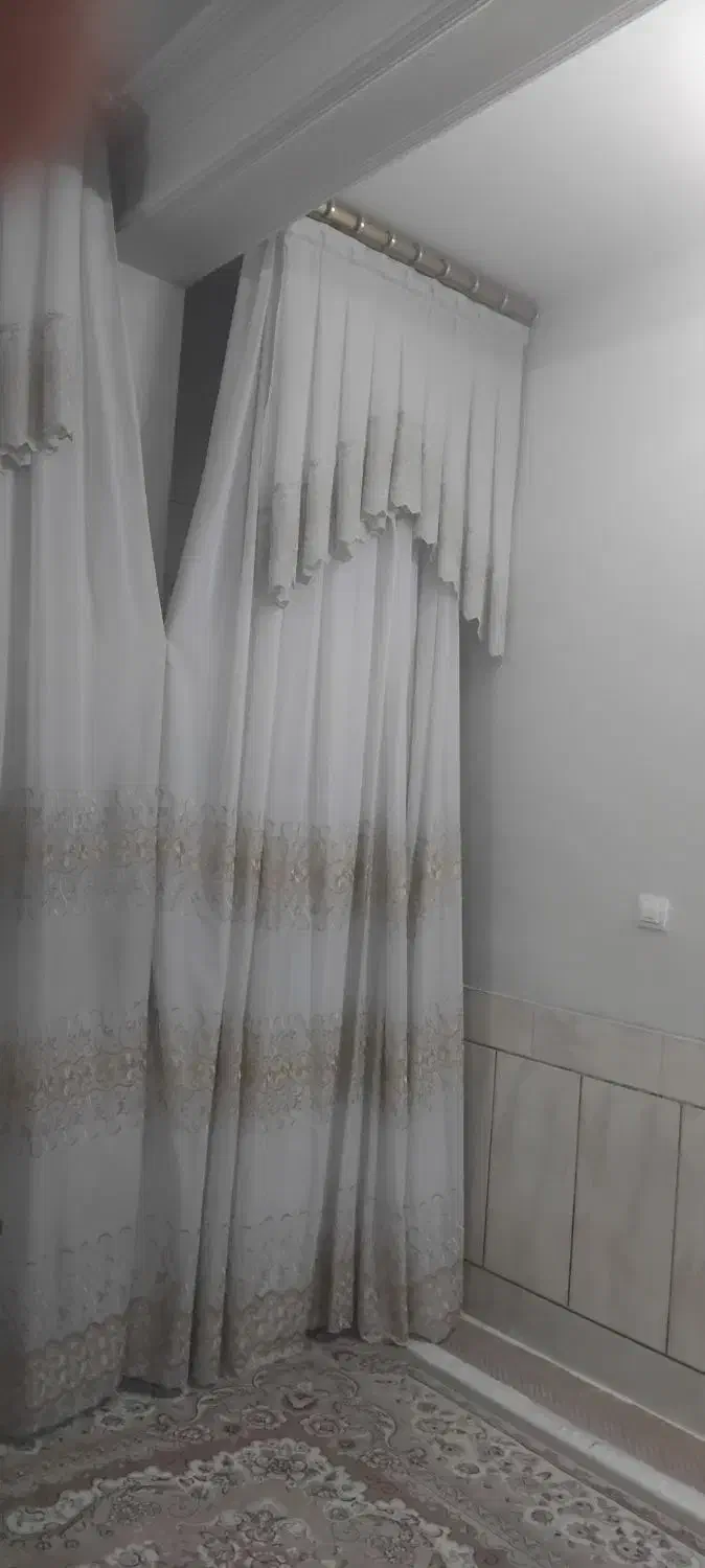 پرده‌|پرده، رانر، رومیزی|پیر بکران, |دیوار