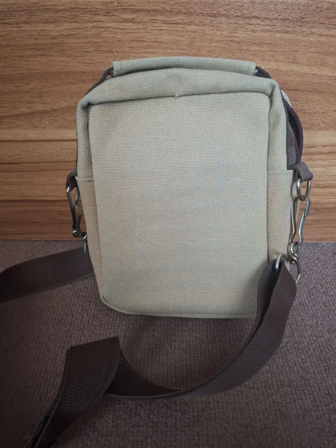 کیف دوشی نو|کیف، کفش، کمربند|کرج, ساسانی (قلمستان)|دیوار