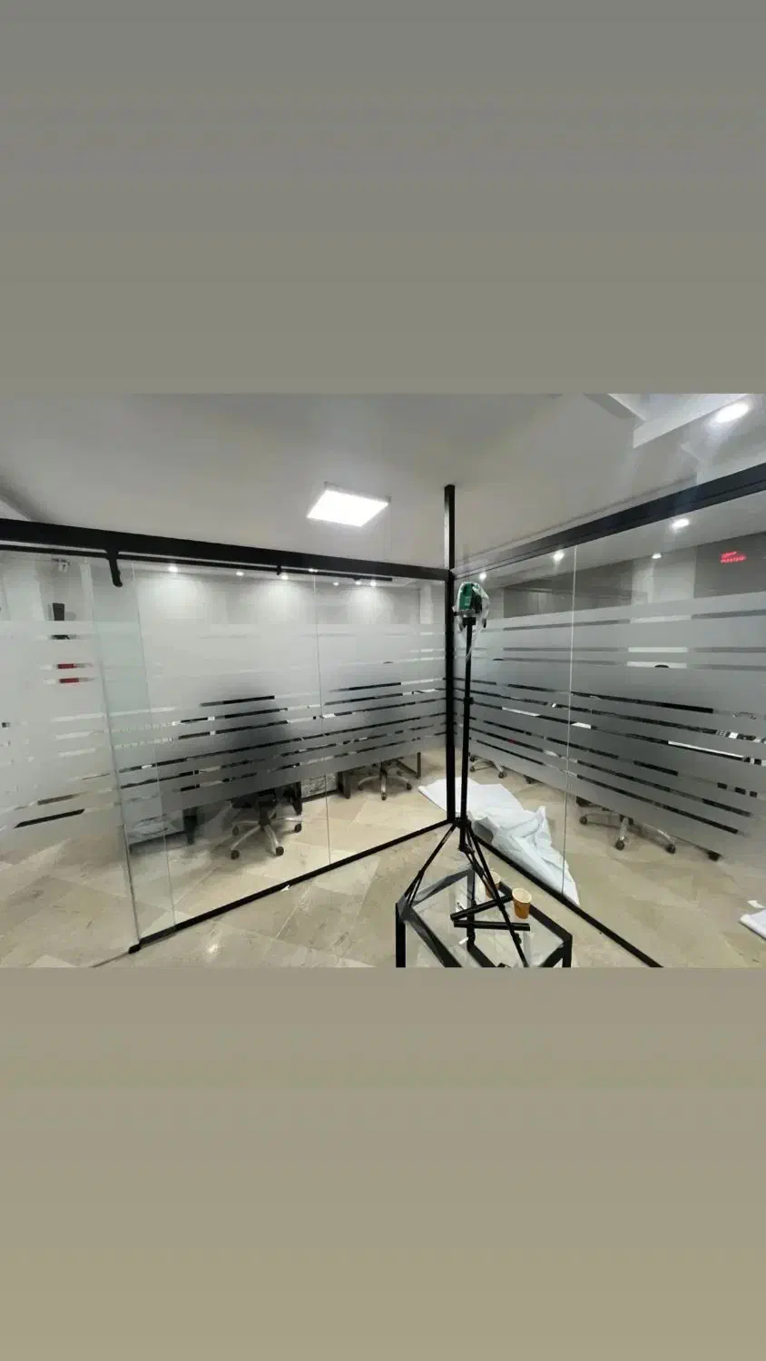 اجرای پارتیشن اداری سکوریت شیشه ای مات شو برقی|مصالح و تجهیزات ساختمان|تهران, صادقیه|دیوار