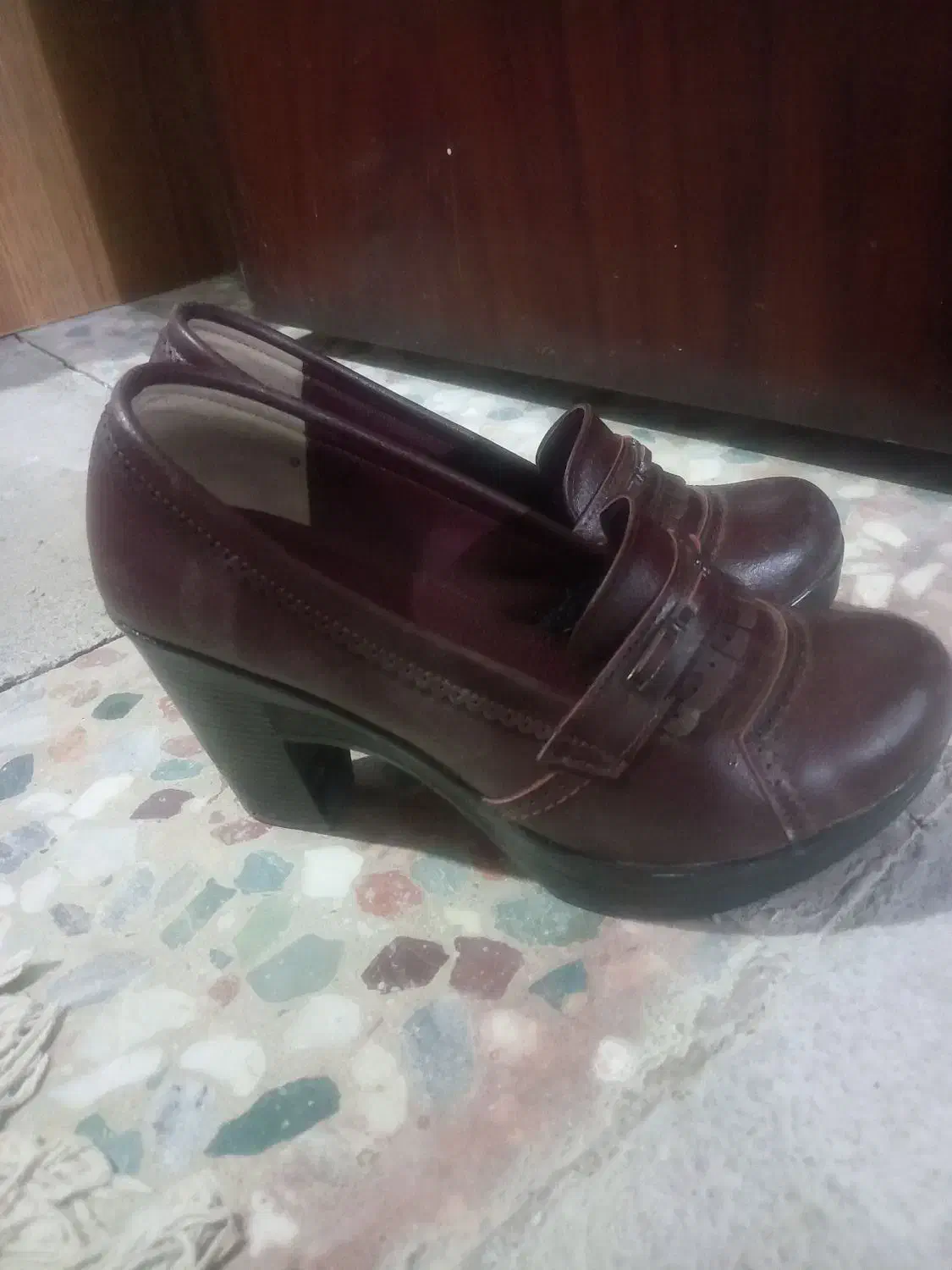 کالسکه و کفش چرم  چند وسیله دیگر|اسباب و اثاث بچه|گلپایگان, |دیوار