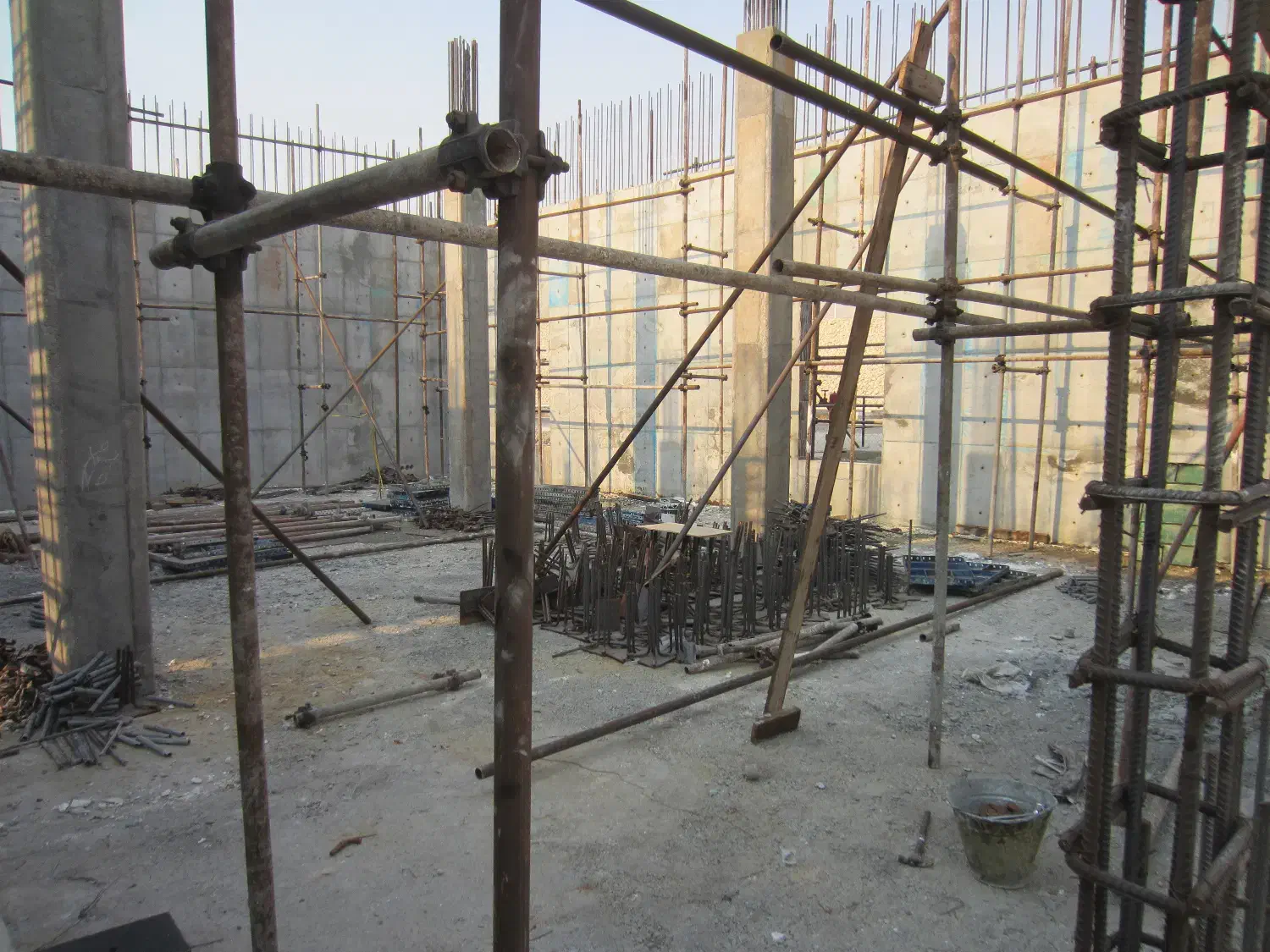 قالببندی آرماتوربندی سازه نگهبان میکروپایل گاردکوب|خدمات پیشه و مهارت|عسلویه, |دیوار