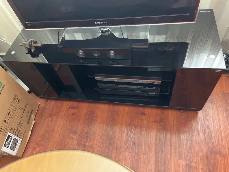 میز تلویزیون ترک|میز تلویزیون|تهران, آبشار تهران (دریاچه)|دیوار