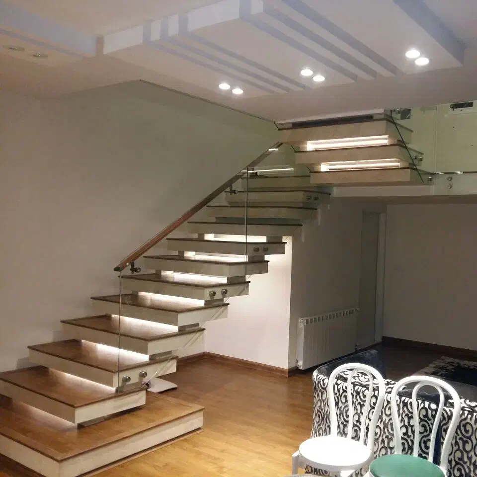 سازه های مدرن پله با جان پناه شیشه خم|مصالح و تجهیزات ساختمان|کرج, میدان میوه و تره بار مرکزی|دیوار