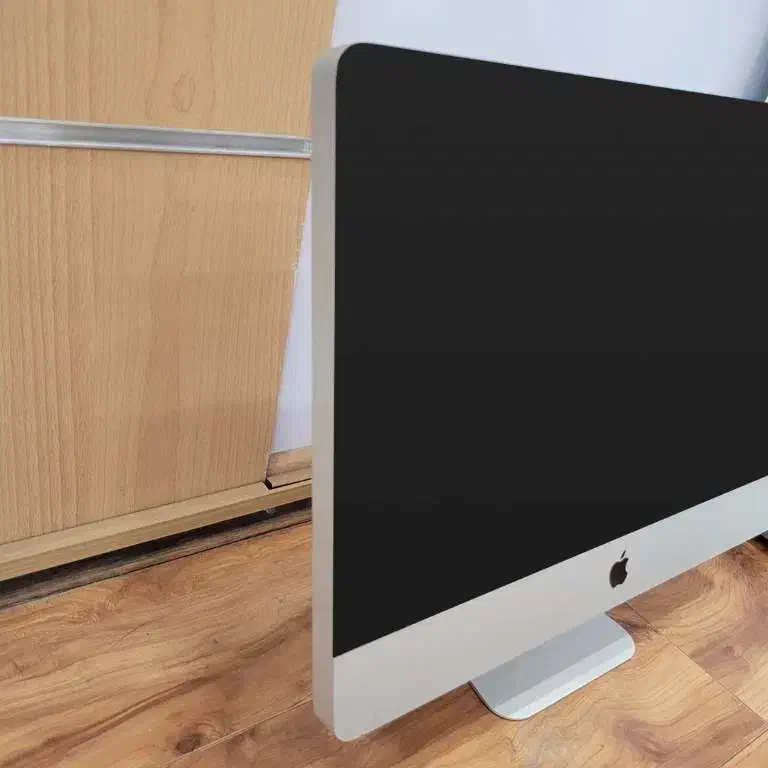 آل این‌ وان‌ اپل آی مک  iMac A1311 core2Dou|رایانه رومیزی|تهران, فلسطین (میدان انقلاب)|دیوار