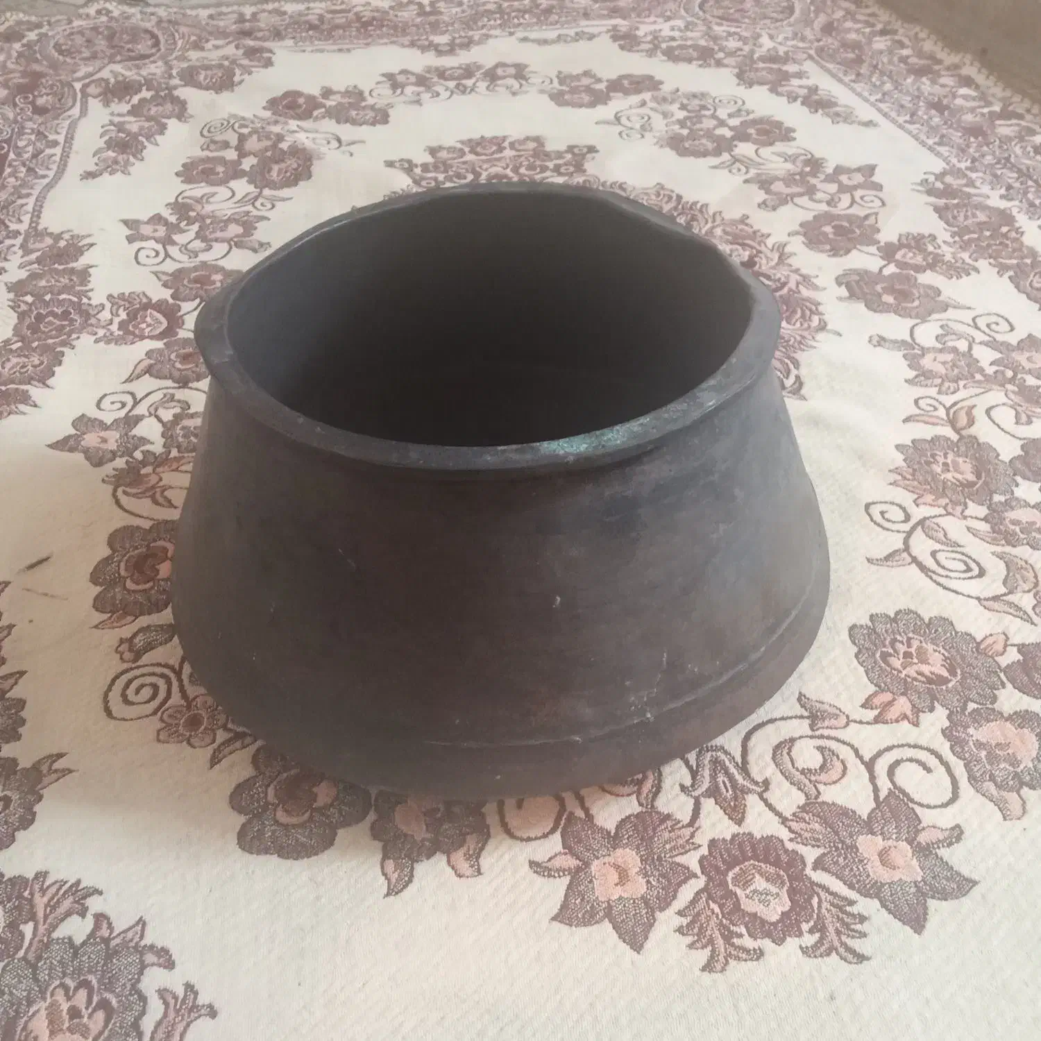 دیگ مسی قدیمی|کلکسیون اشیاء عتیقه|ساوه, |دیوار