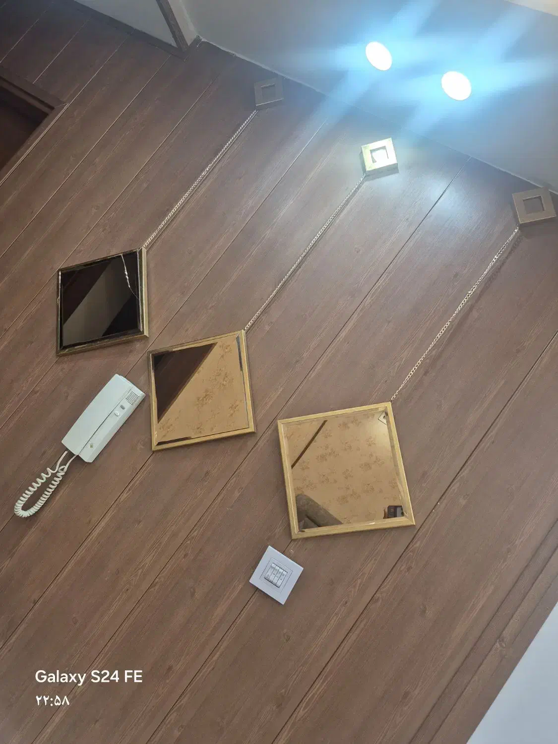 اینه|آینه|گلبهار, شهر جدید گلبهار|دیوار