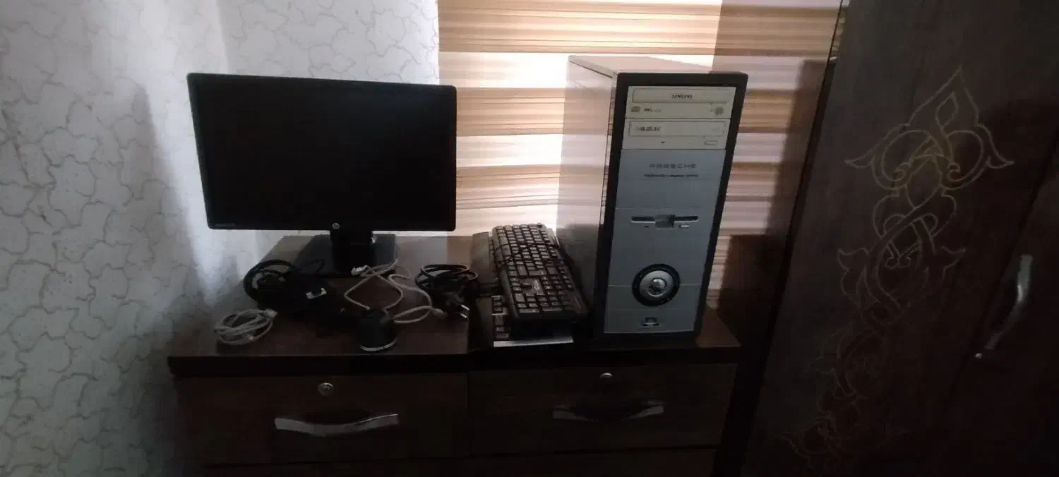 کامپیوتر و تمامی وسایل آن|رایانه رومیزی|همدان, |دیوار