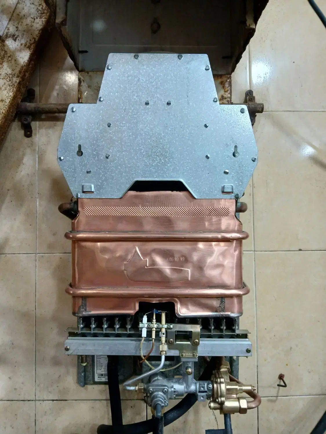 سرویس،تعمیر،نصب-انواع ابگرمکن های بوتان|آبگرمکن، پکیج، شوفاژ|اهواز, کوی آغاجاری|دیوار