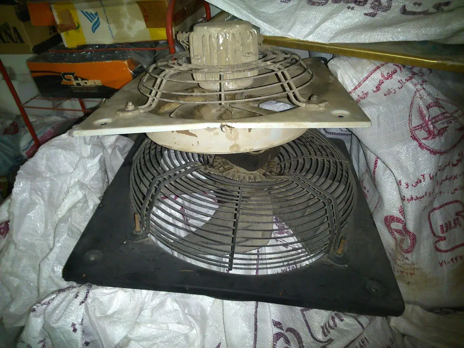 هواکش نیاز به تعمیر|پنکه و تصفیهکنندهٔ هوا|اهواز, فرهنگ شهر|دیوار