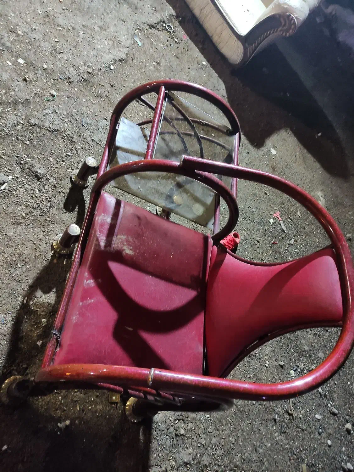 صندلی راحتی برای تلفن زدن فقط ۸۰۰ تومان|میز و صندلی غذاخوری|بهبهان, |دیوار