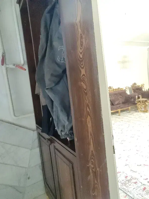 کمد تمام چوب از چوب روس قیمت خیلی مفت...|جاکفشی، کمد، دراور|یزد, |دیوار