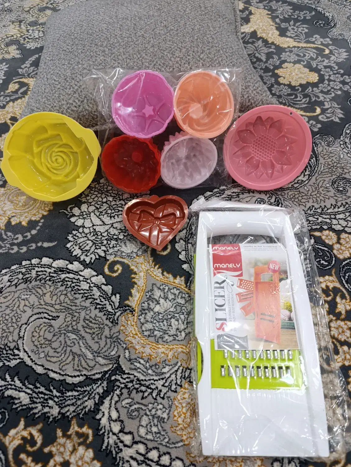 قالب ژله و رنده همه کاره|ظروف پختوپز|قرچک, میرزائی شمالی|دیوار