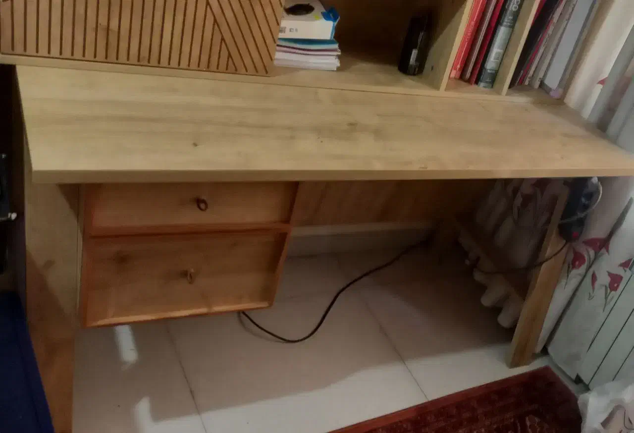 میز تحریر ، کتابخانه ،تخت خواب ،کمد لباس،پاتختی|تخت و سرویس خواب|تهران, جماران (نیاوران)|دیوار