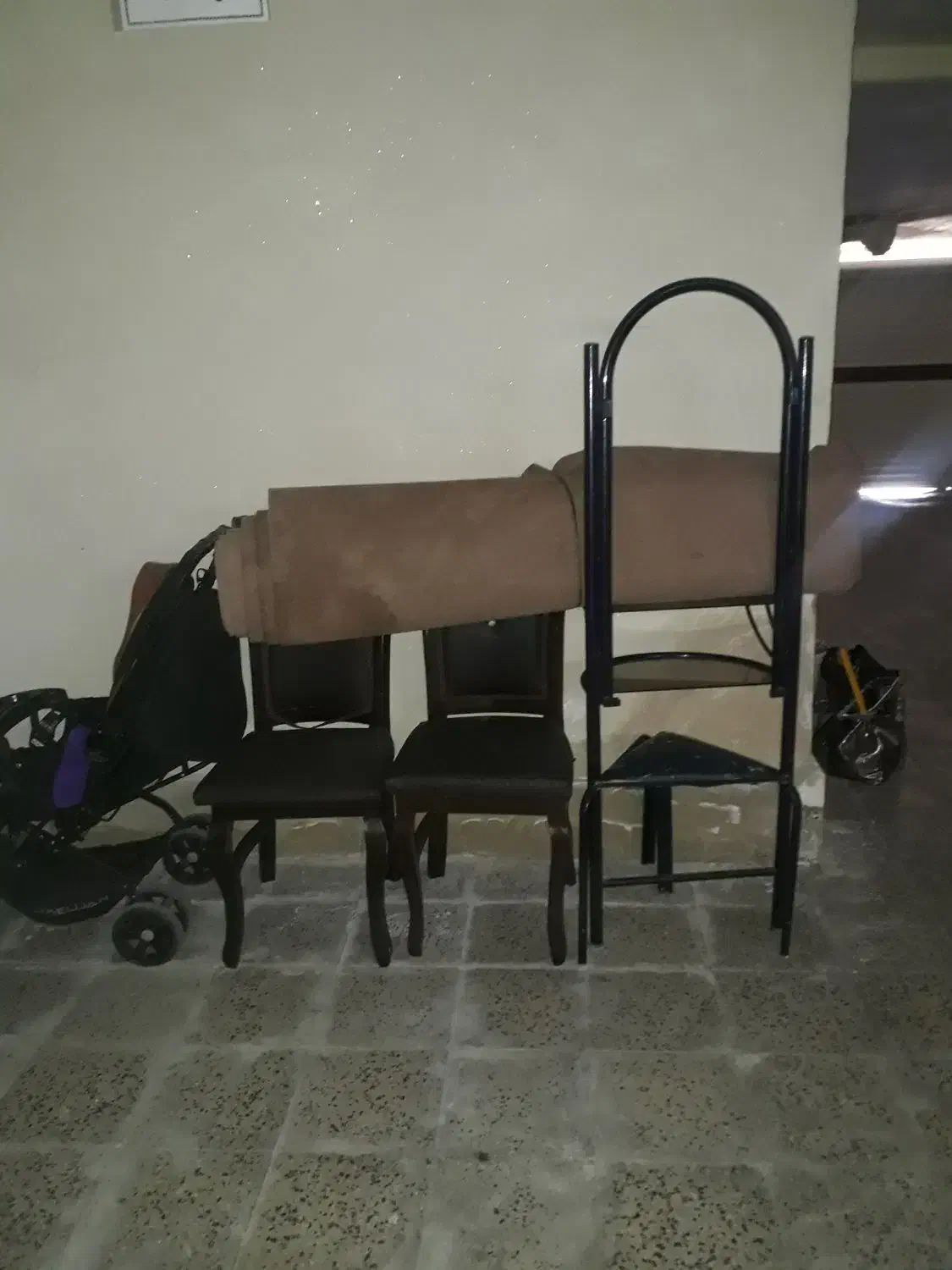 ۲عددصندلی ومیزآرایش کمجا باتخیف بفروش میرسد|موکت|رشت, کوی مهر|دیوار