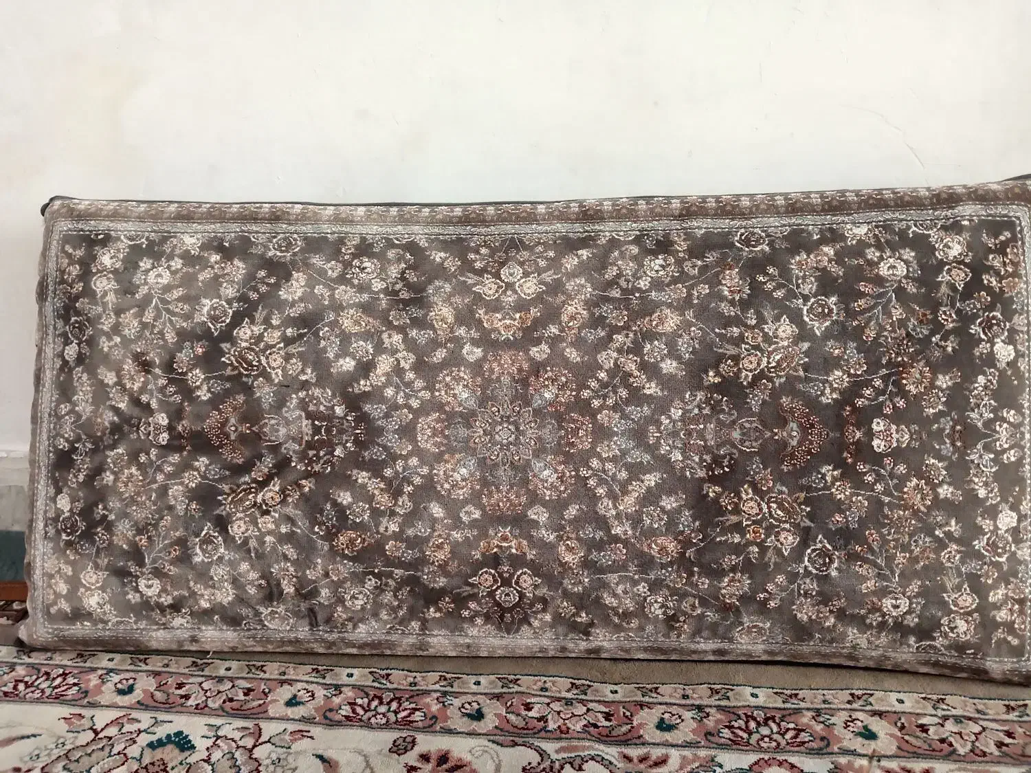 پشتی سالم درحدنو|پشتی|تربت‌حیدریه, آغوی|دیوار