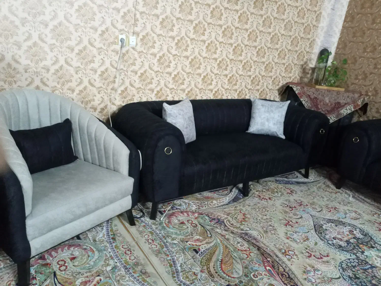 مبل ۹ نفره  رنگ مشکی نقره ای نوی نو|مبلمان خانگی و میز عسلی|تربتحیدریه, بهزیستی|دیوار