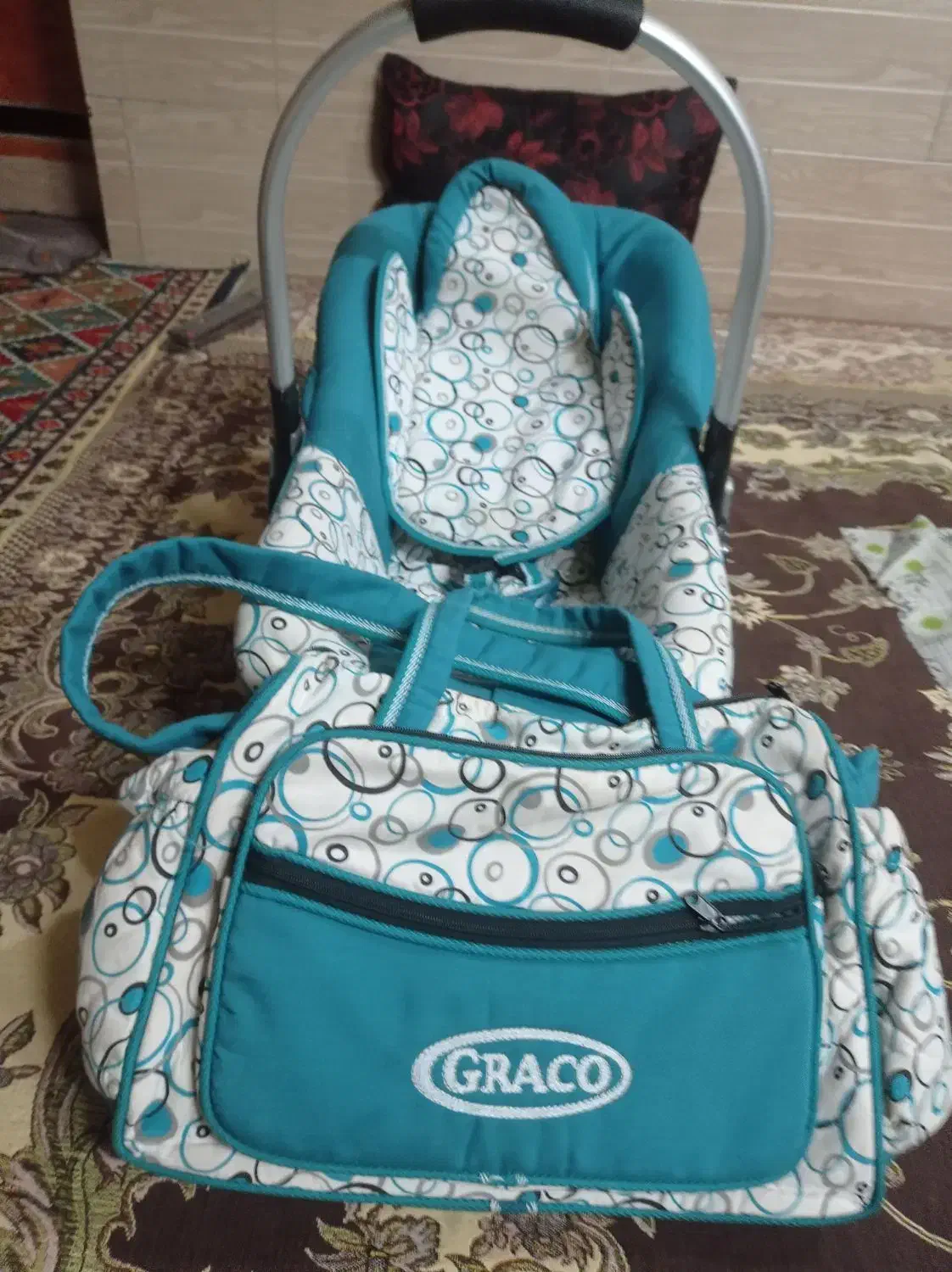 کریر نوزاد|کالسکه و لوازم جانبی|بروجرد, |دیوار