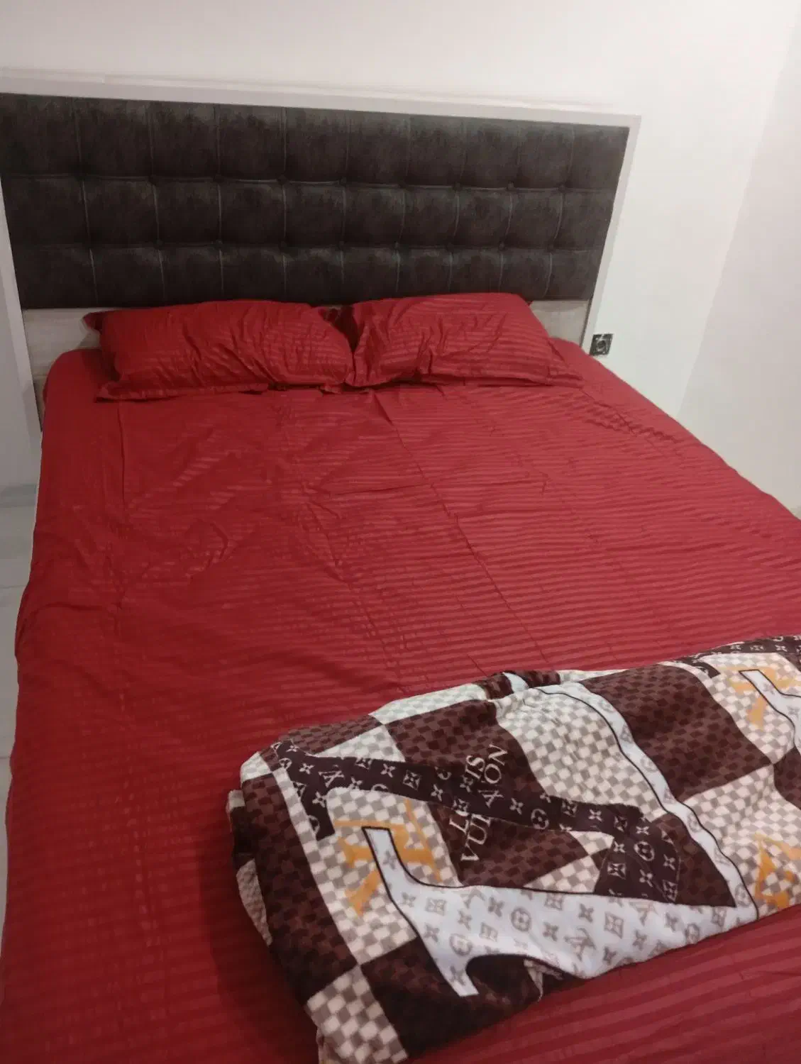 فروش تخت خواب در حد نو|تخت و سرویس خواب|کیش, |دیوار