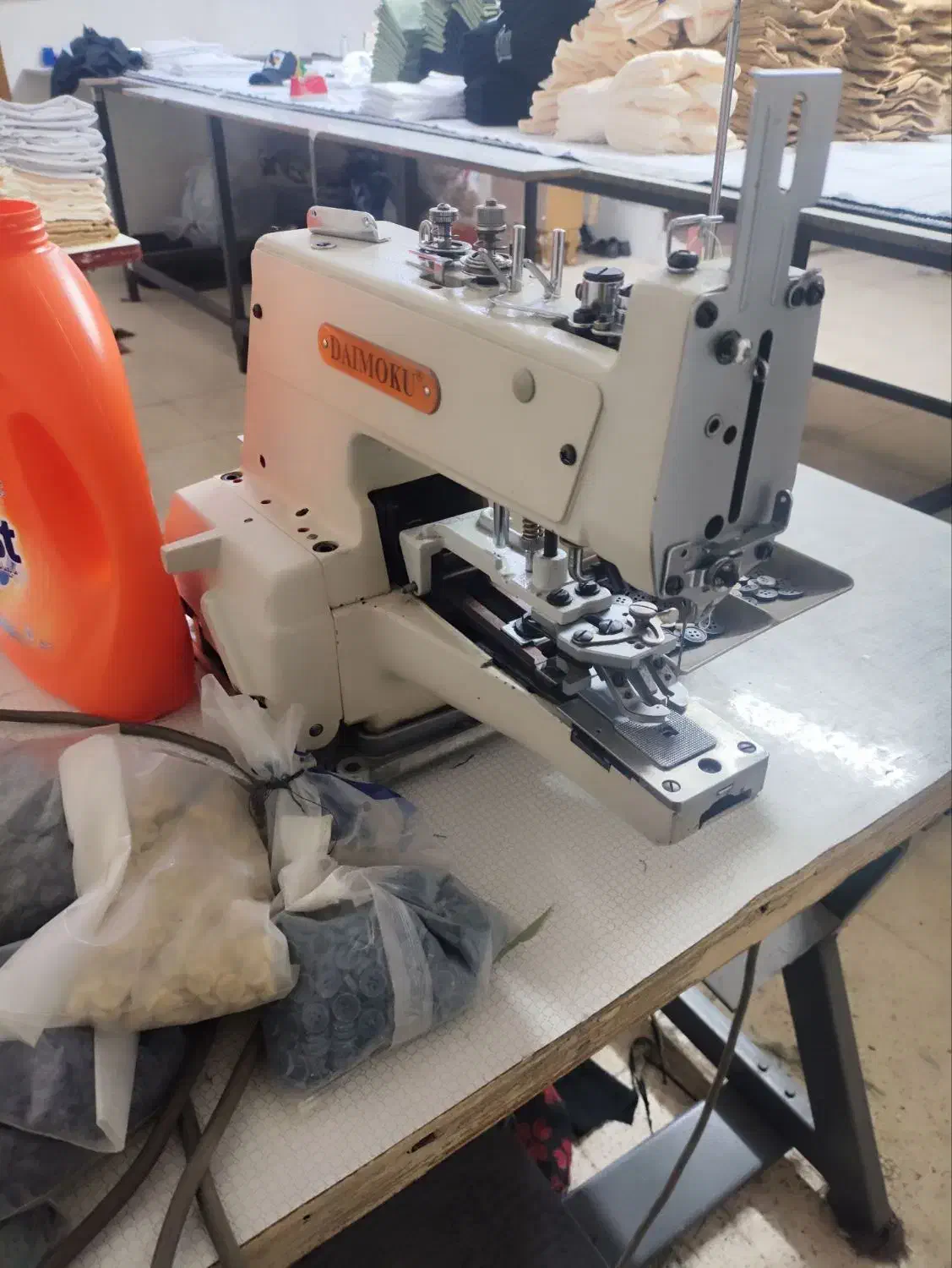 چرخ خیاطی دکمه ومادگی|چرخ خیاطی و ریسندگی|بهارستان, |دیوار