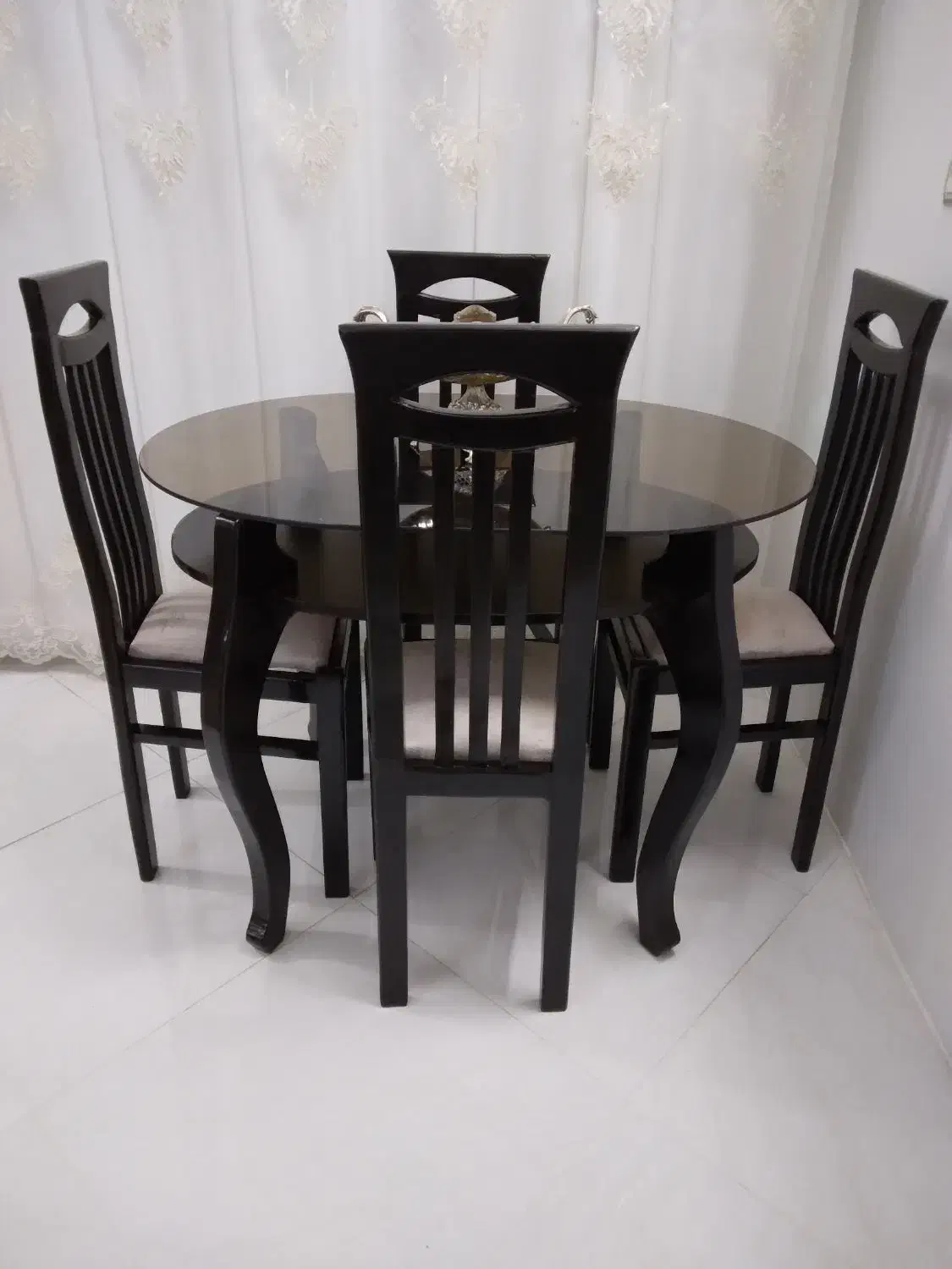 میز نهارخوری ۴ نفره تمیز وسالم(درحدنو)|میز و صندلی غذاخوری|مشهد, توس (بلوار توس)|دیوار