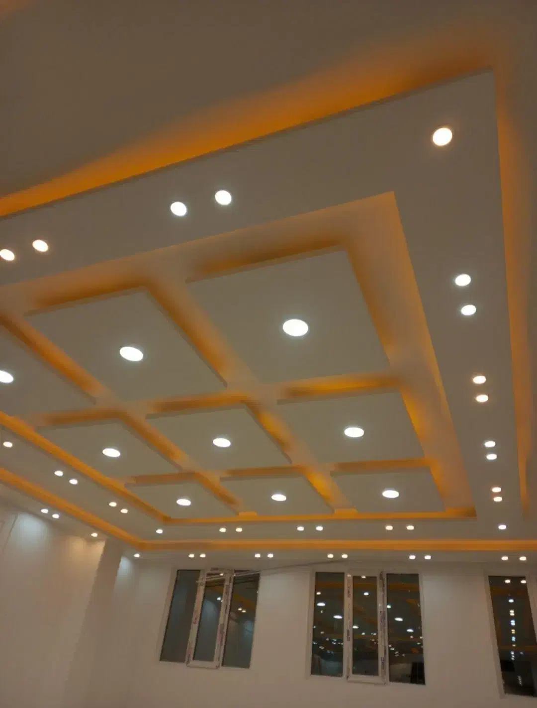 نیروی ماهر نیمه ماهر برقکار نیاز مندیم|استخدام معماری، عمران و ساختمانی|قم, زنبیل آباد|دیوار