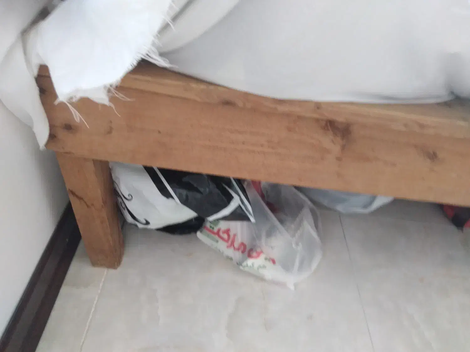 تخت چوبی قدیمی|تخت و سرویس خواب|بابل, |دیوار