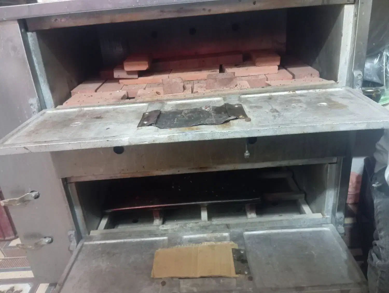 فر پیتزا|کافیشاپ و رستوران|ملکان, |دیوار