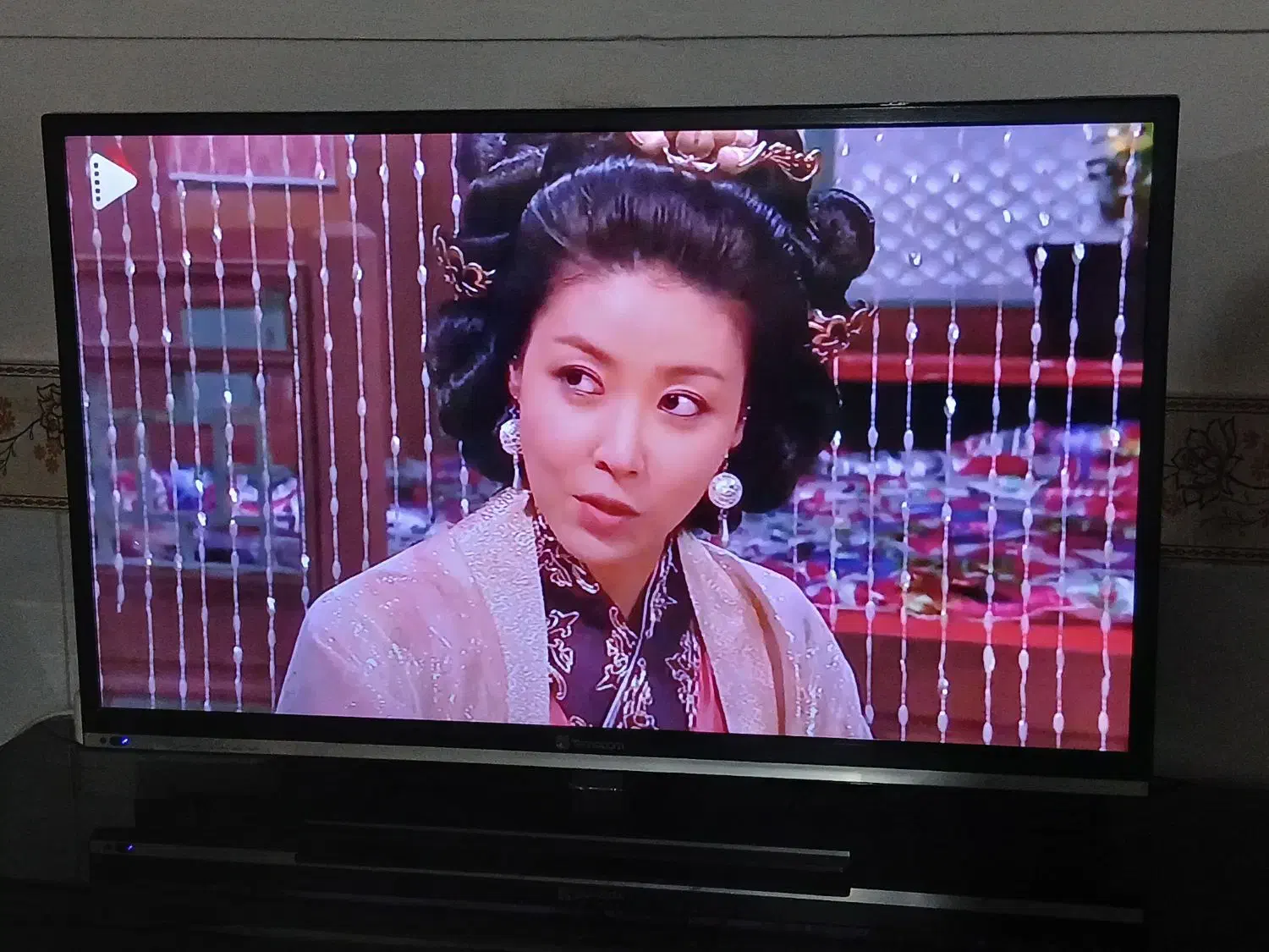 تلویزیون|تلویزیون و پروژکتور|شال, |دیوار