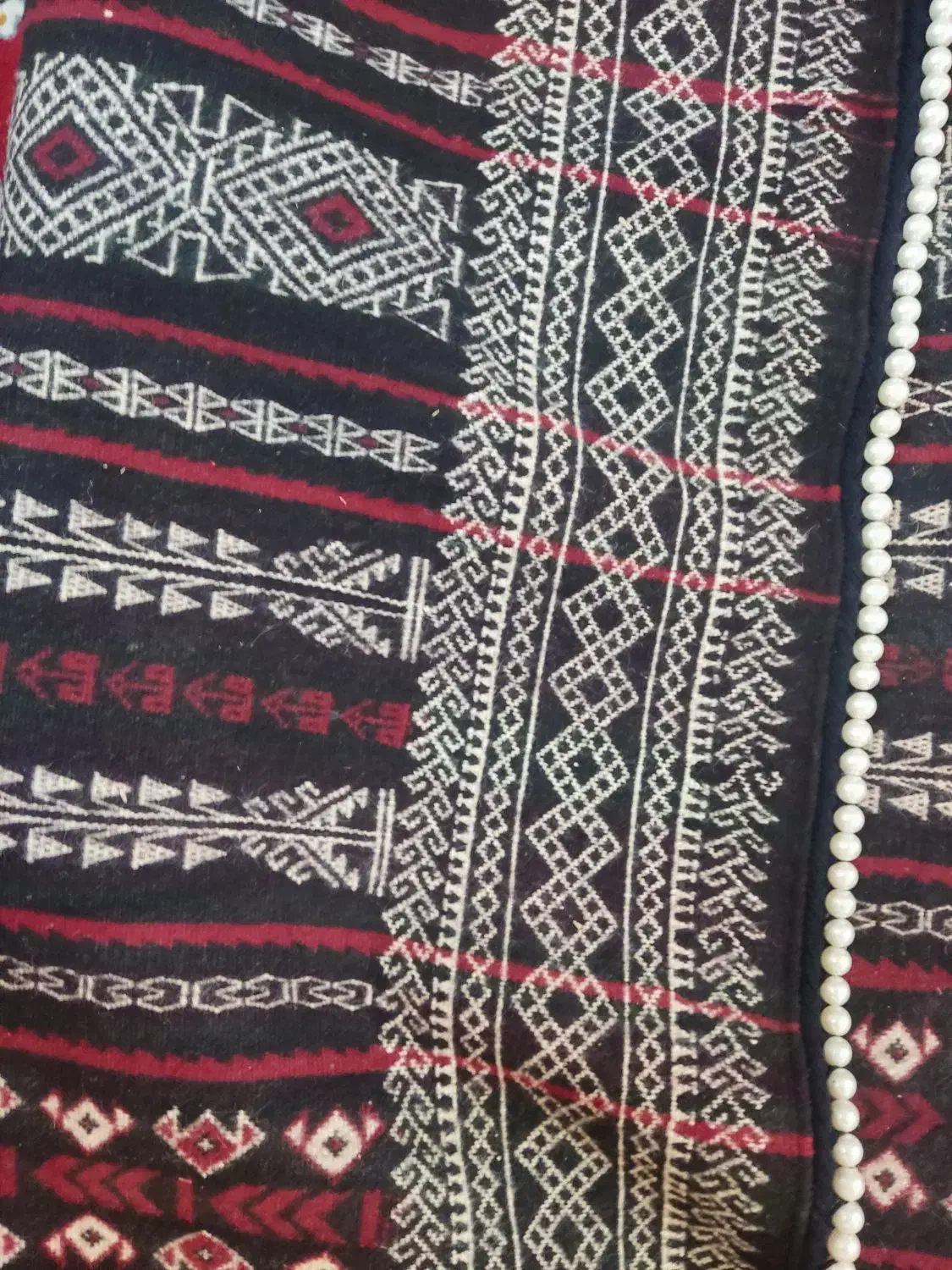 گلیم دست بافت کار شده با مروارید|گلیم، جاجیم، گبه|زاهدان, |دیوار