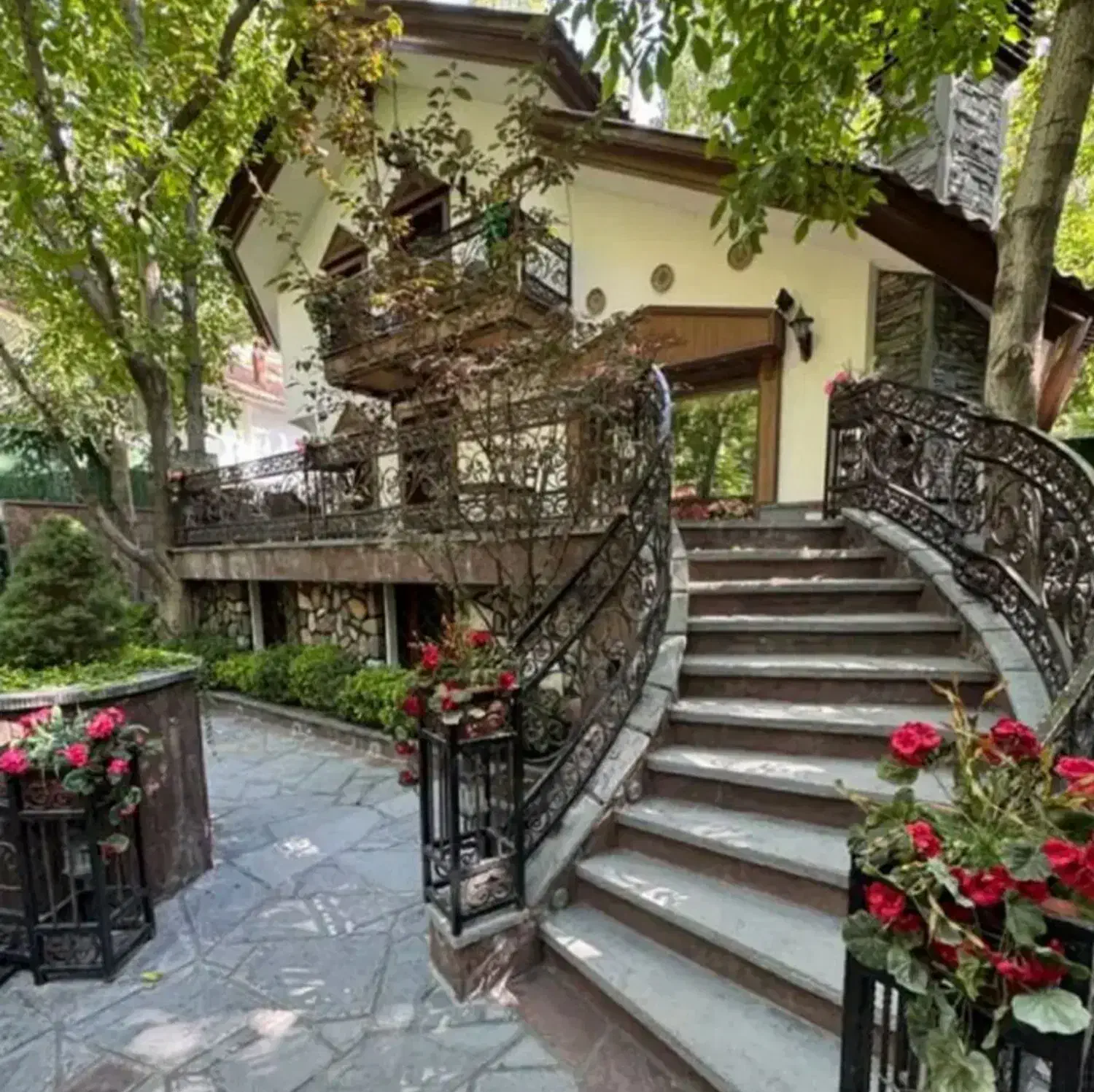 ۶۵۰متر ویلایی استخردار کامرانیه|اجارهٔ خانه و ویلا|تهران, کامرانیه|دیوار