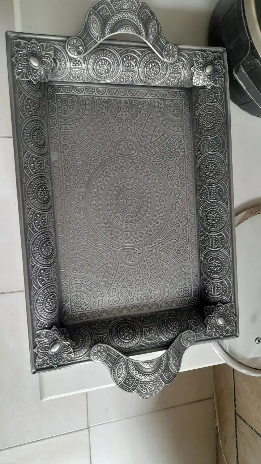 سینی|ظروف سرو و پذیرایی|شیراز, کوشک میدان|دیوار