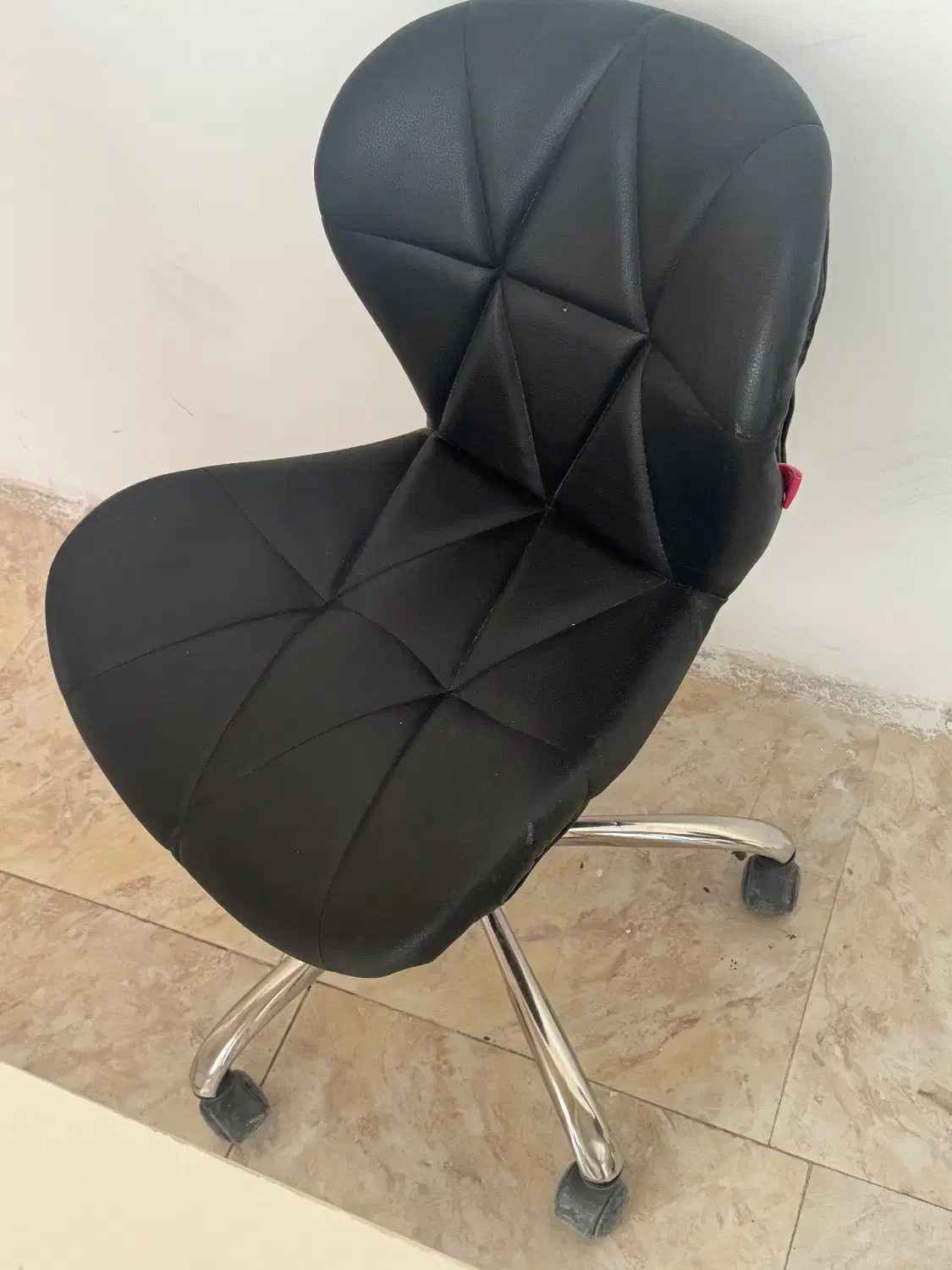 تجهیزات سالن ارایشی|آرایشگاه و سالن‌های زیبایی|تبریز, |دیوار