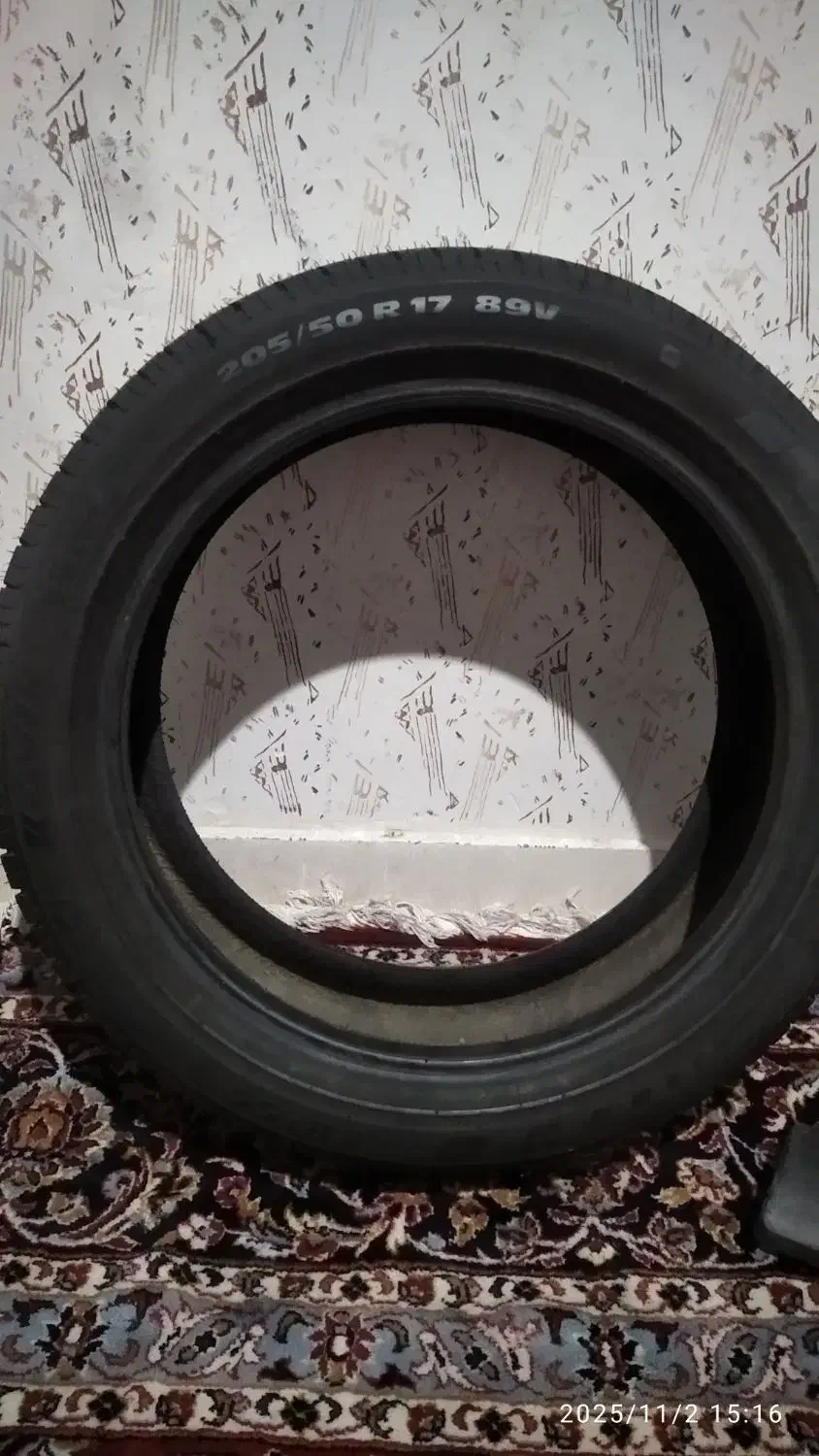 لاستیک اریزو۵|قطعات یدکی و لوازم جانبی|شیراز, دوکوهک|دیوار