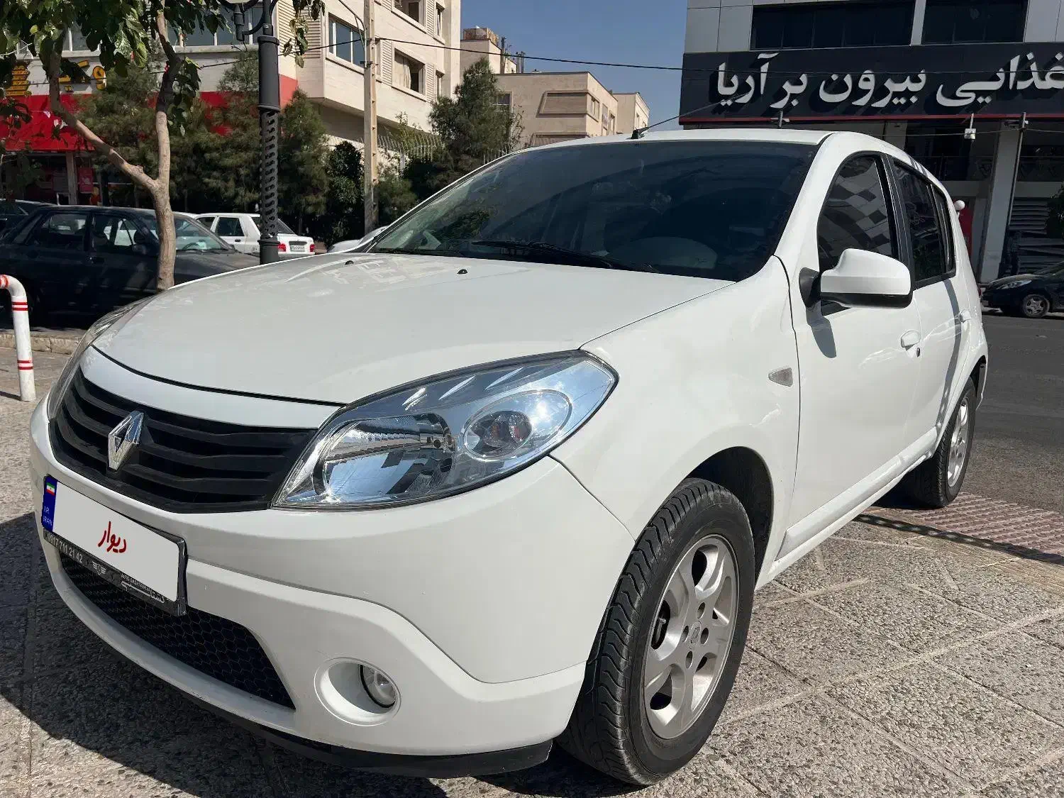 ساندرو سفید اتومات فابریک|خودرو سواری و وانت|شیراز, گلدشت معالی‌آباد|دیوار