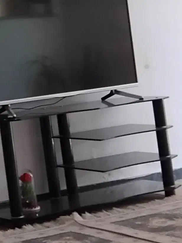 میز تلویزیون شیشه برای خانه باغی|میز تلویزیون|سقز, |دیوار