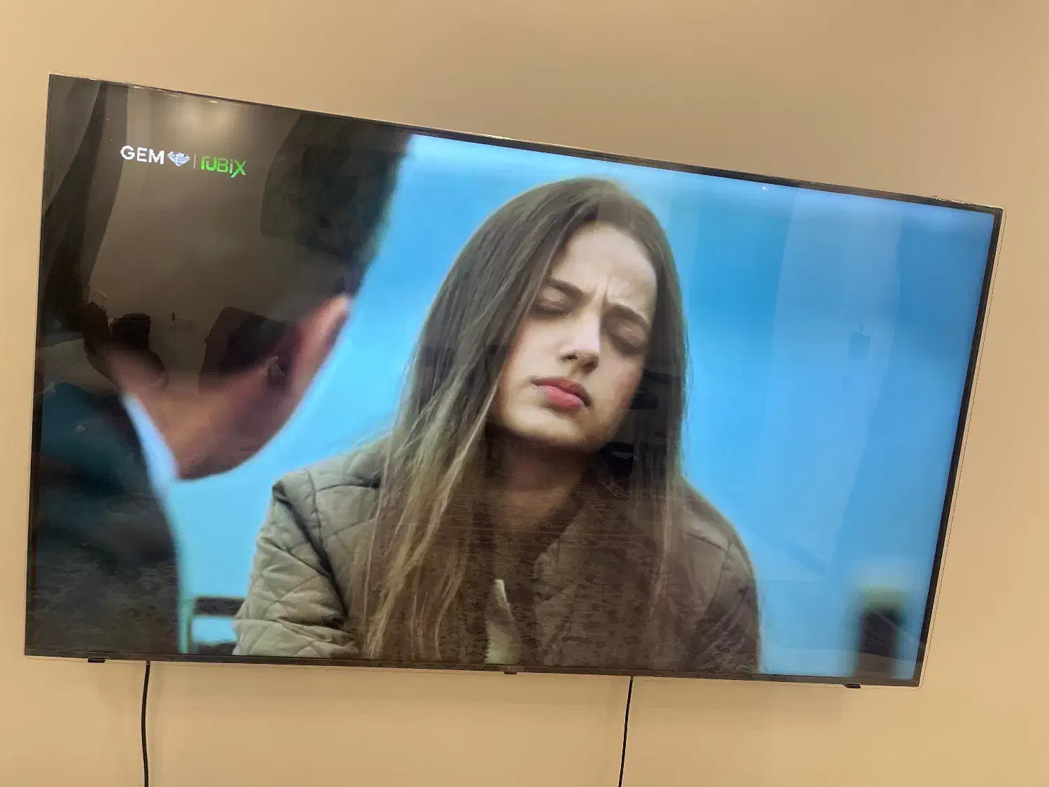 تلوزیون ۷۵ اینچ شکسته|تلویزیون و پروژکتور|یزد, |دیوار