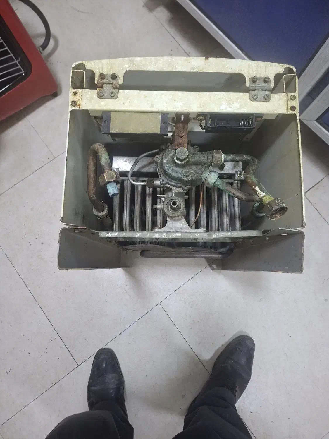 آبگرمکن بوتان بی ۱۰ ویک عدد آبگرمکن ۳۲۱۵ بوتان|آبگرمکن، پکیج، شوفاژ|جوانرود, |دیوار