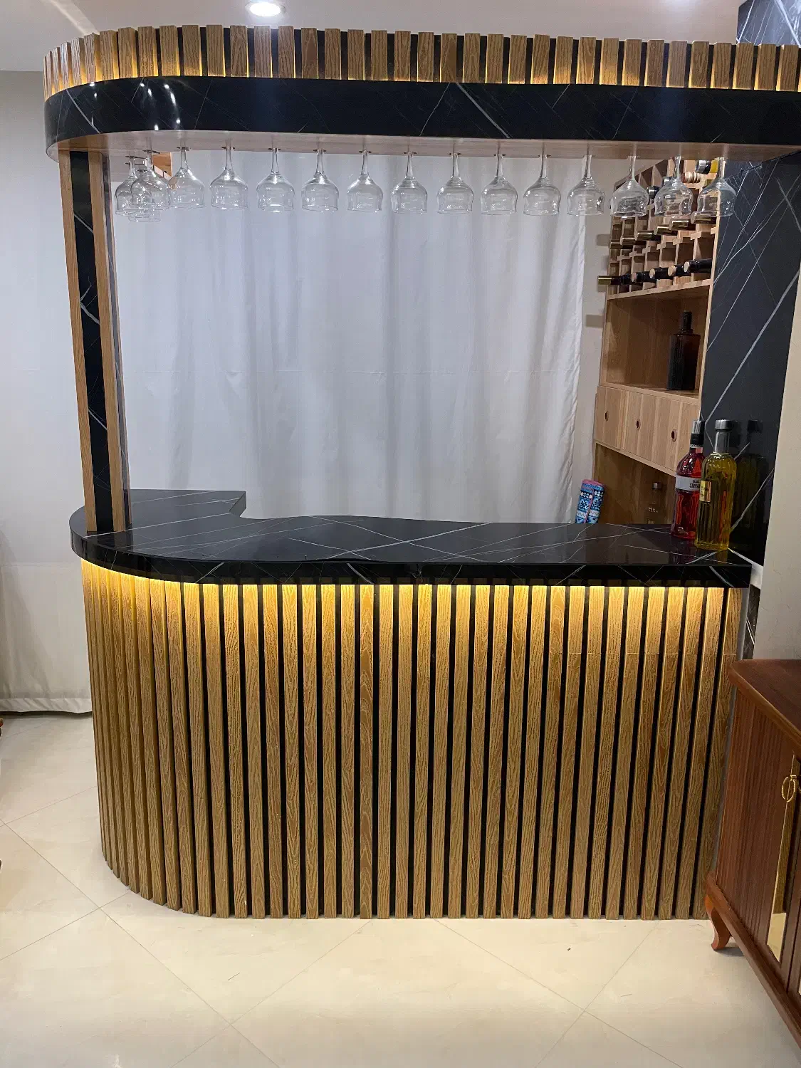 میز بار|بوفه، ویترین، کنسول|مهاجران, |دیوار