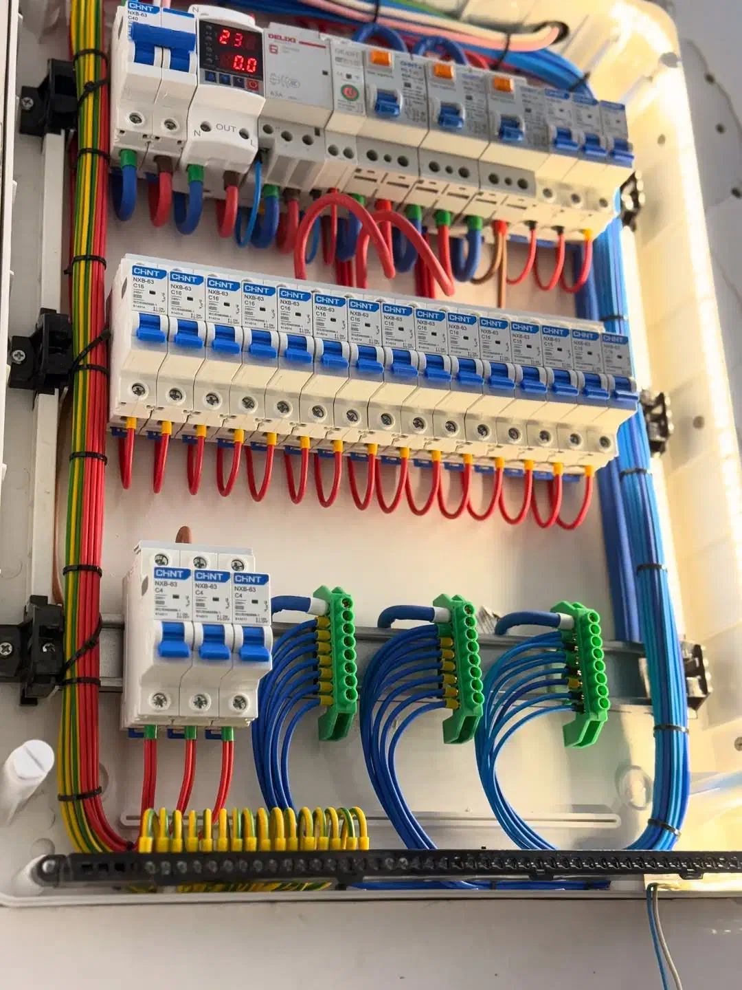 برقکاری ،برق کاری ، برق کار ساختمان|خدمات پیشه و مهارت|دزفول, |دیوار