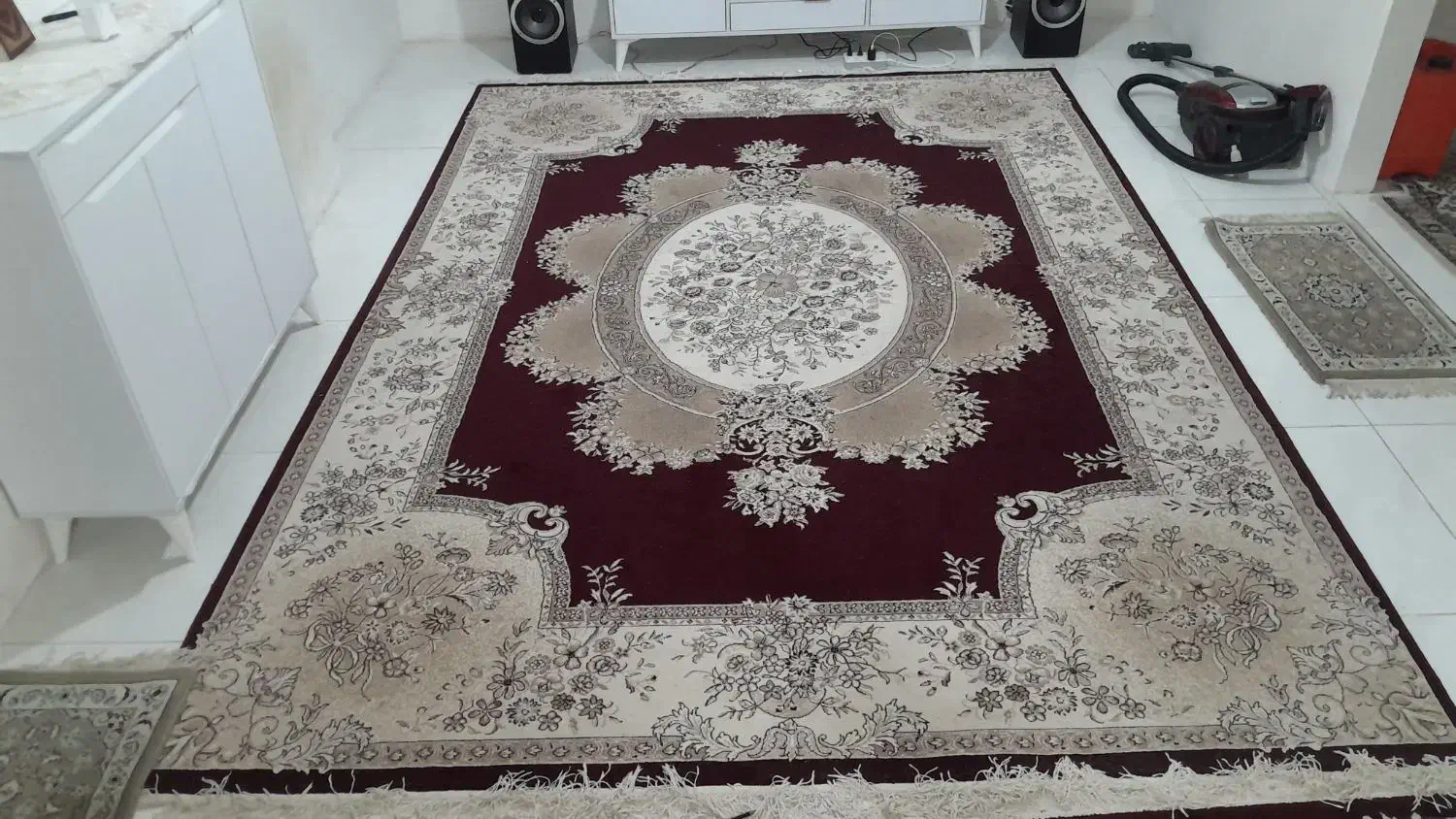 فرش ۹متری جفت زرشکی سفید|فرش|پاکدشت, حصار امیر|دیوار