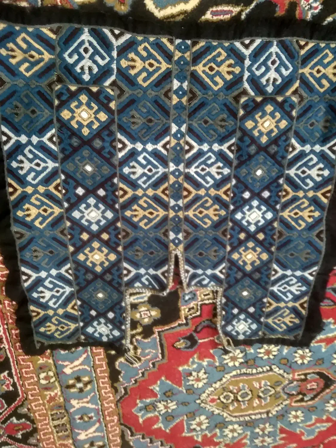 زی استین|لباس|نیک شهر, |دیوار