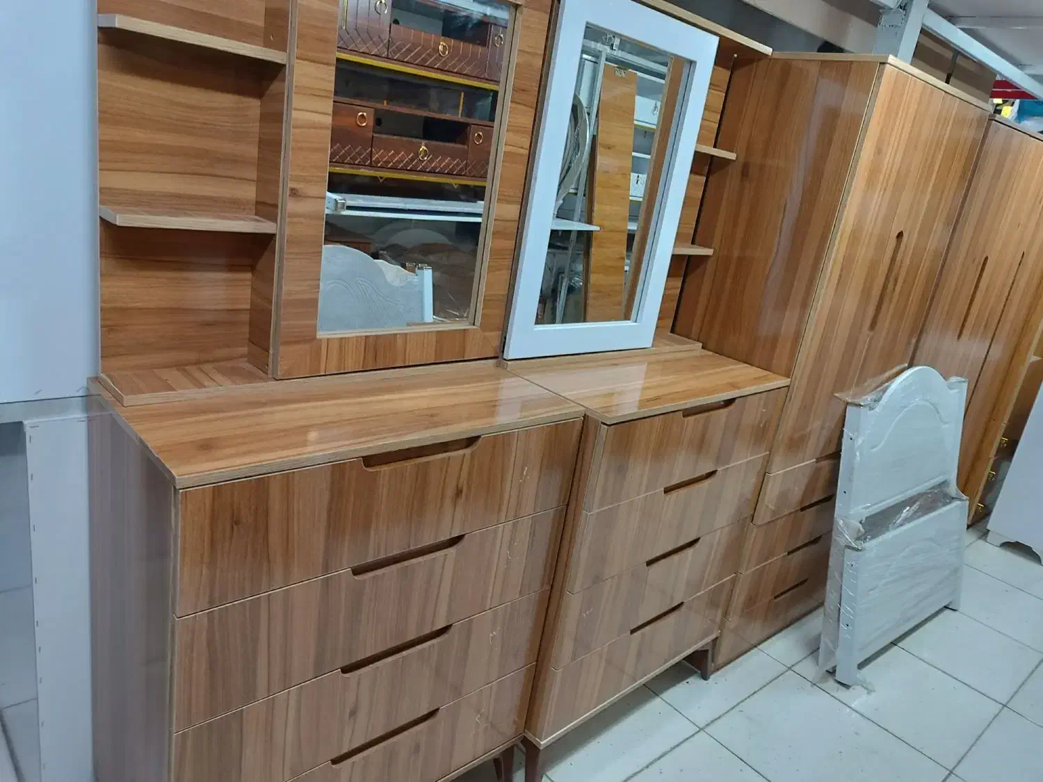 دراور لباس.اینه دلاور لباس|جاکفشی، کمد، دراور|نیشابور, مدرس|دیوار